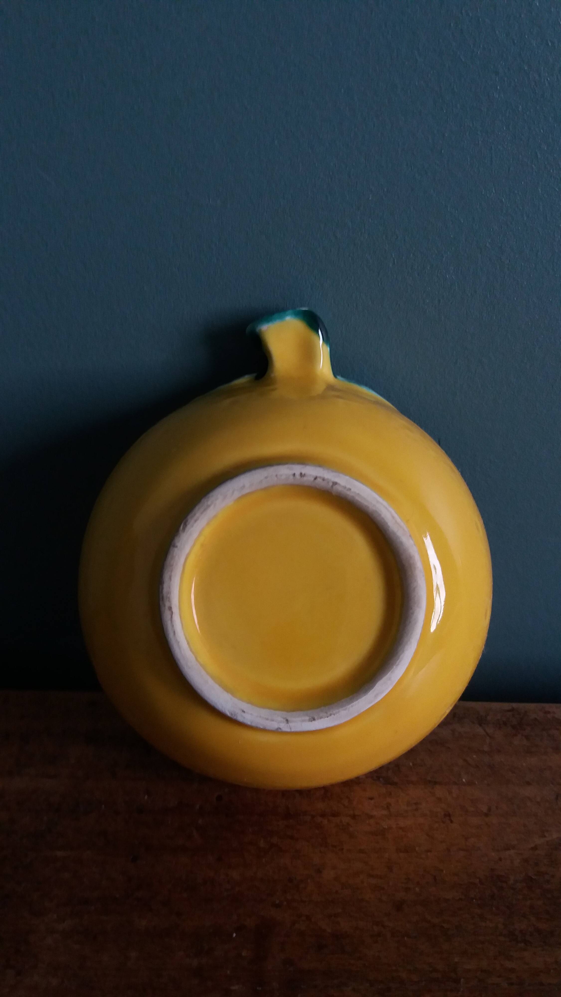 Lemon bowl in slipware