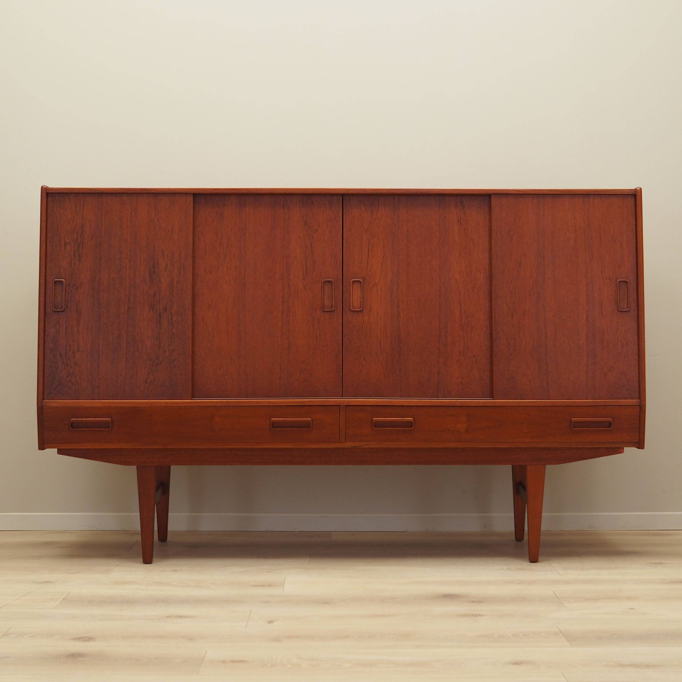 Buffet haut en teck, design danois, années 1960, fabrication : Westergaards Møbelfabrik