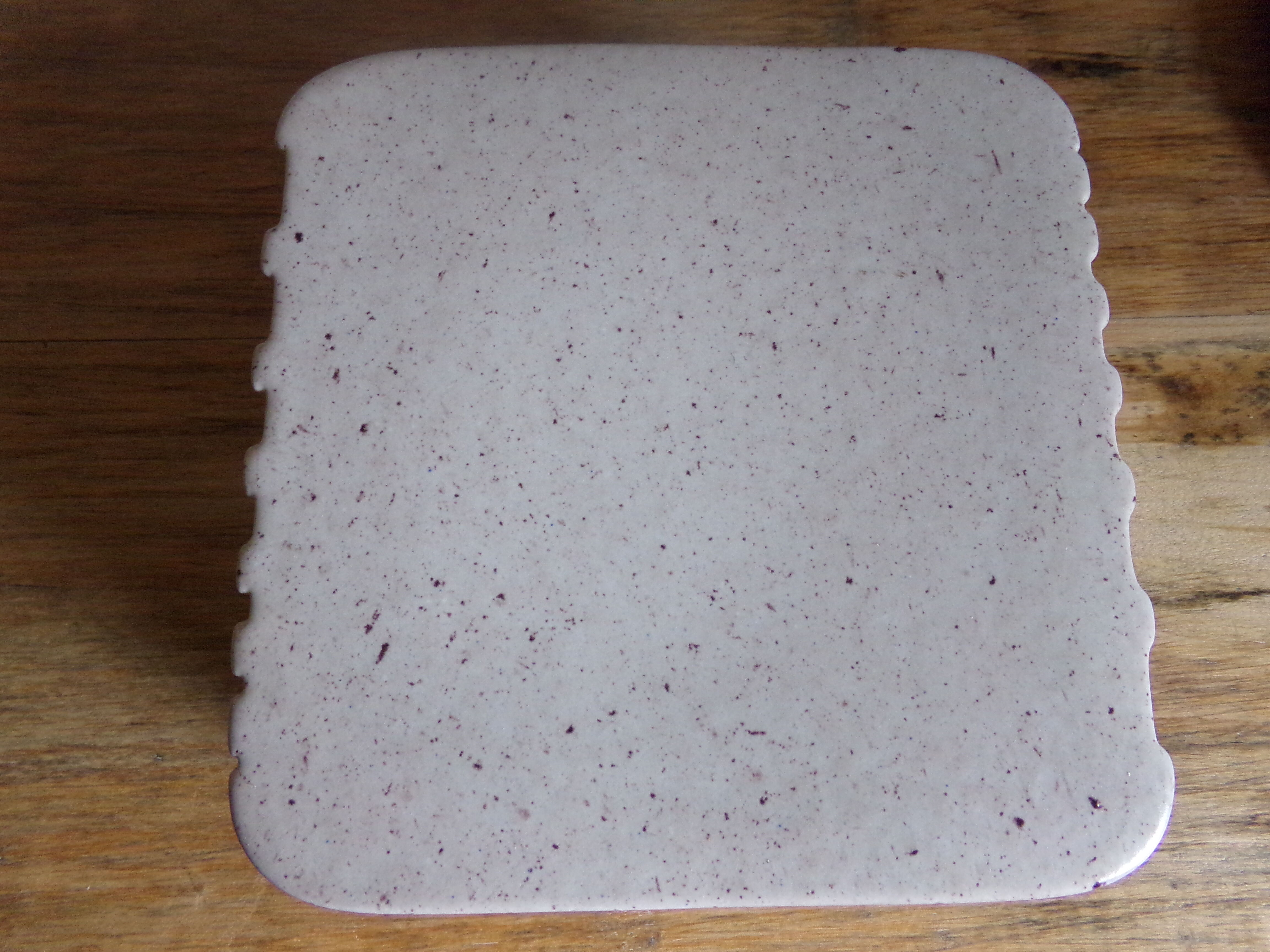 Square-shaped enamelled sandstone box