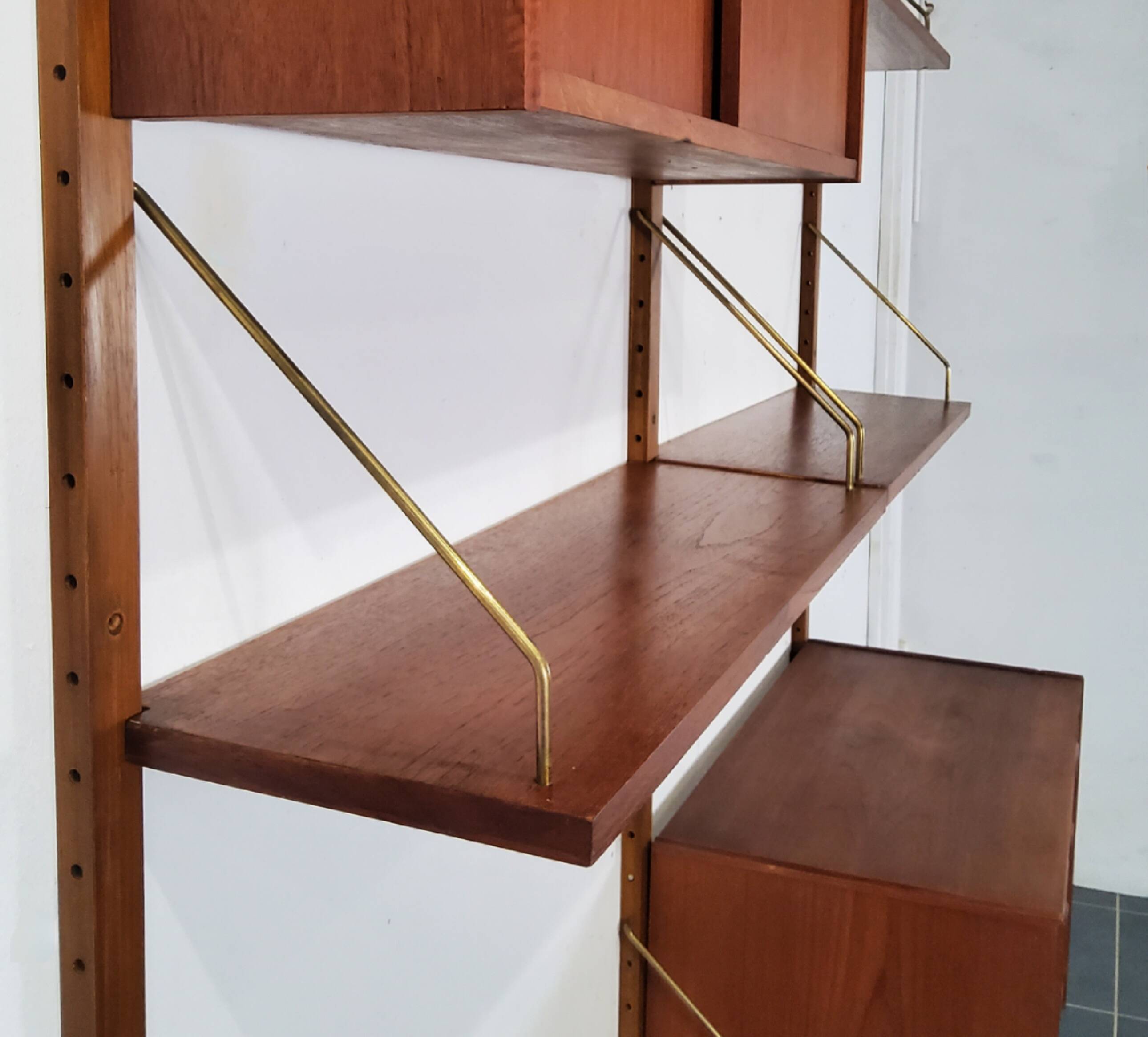 Modular Scandinavian Shelf