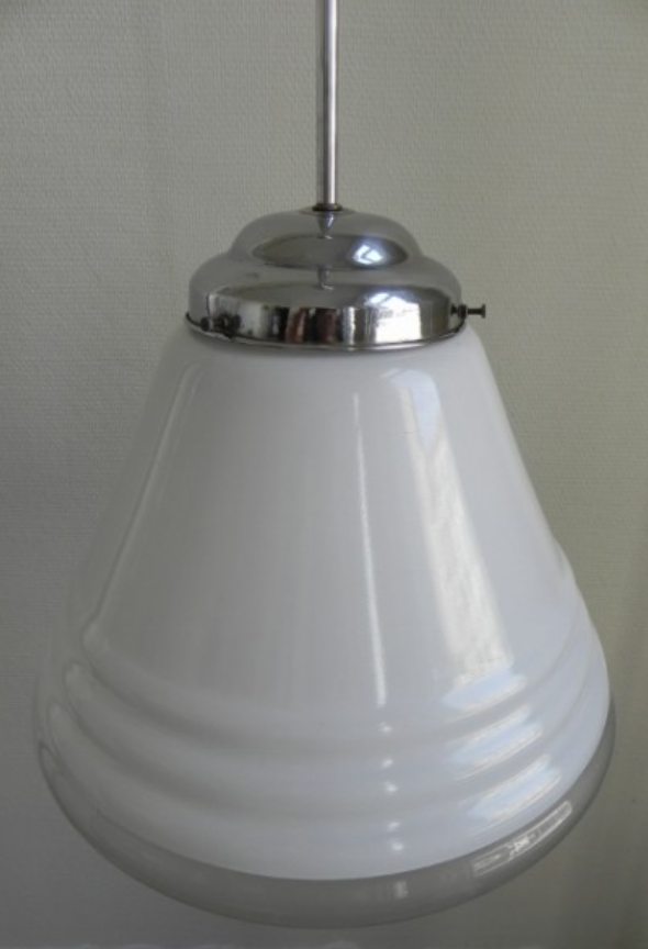 Art deco pendant light with Philips globe