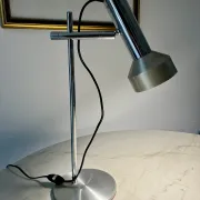 Very nice vintage 1970 articulated table lamp in good condition.