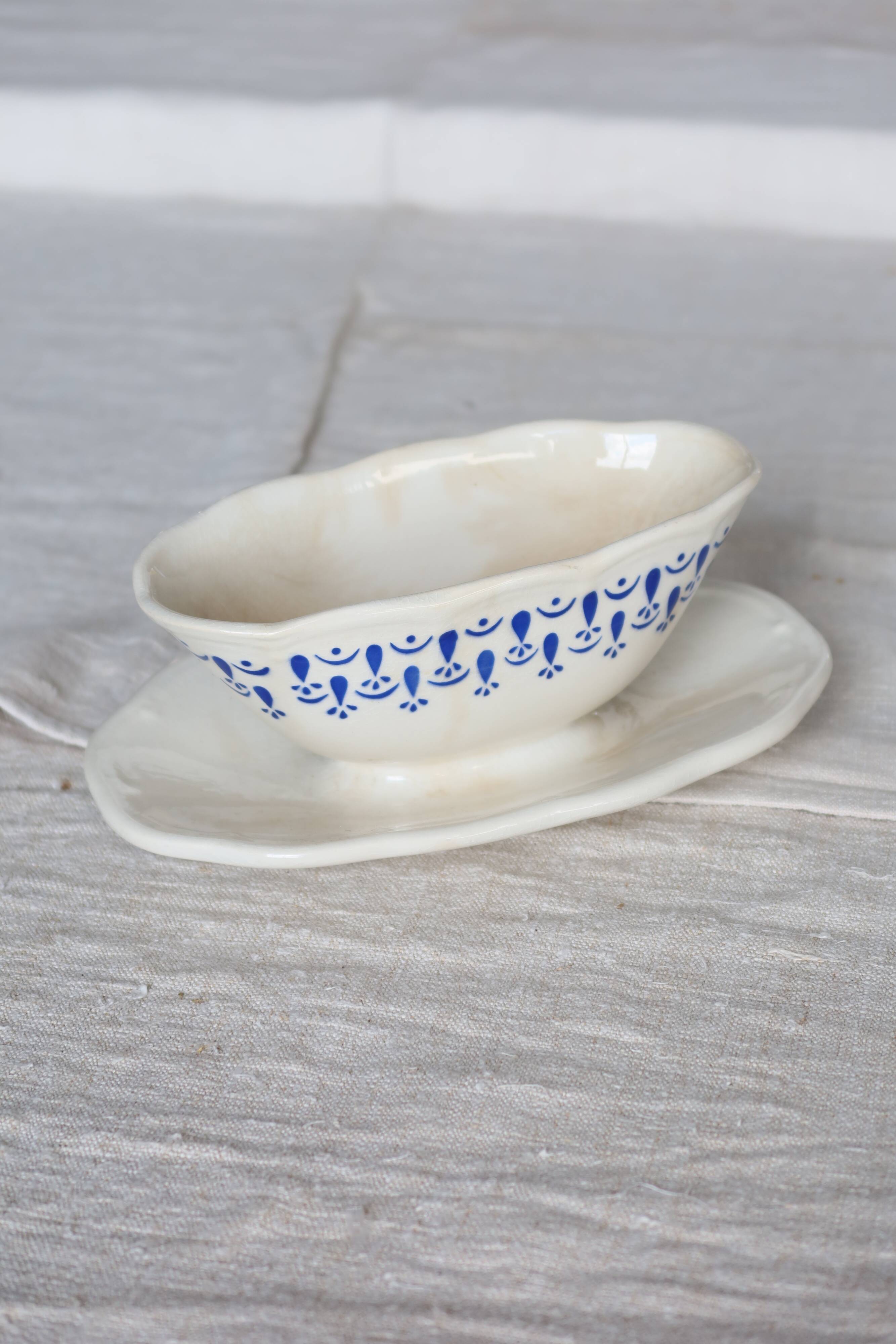 Vintage blue and white earthenware sauceboat – Boch La Louvière