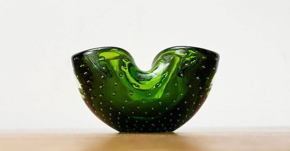 Vintage Italian Bullicante glass bowl from Murano.