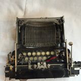 Machine à écrire Corona Usa