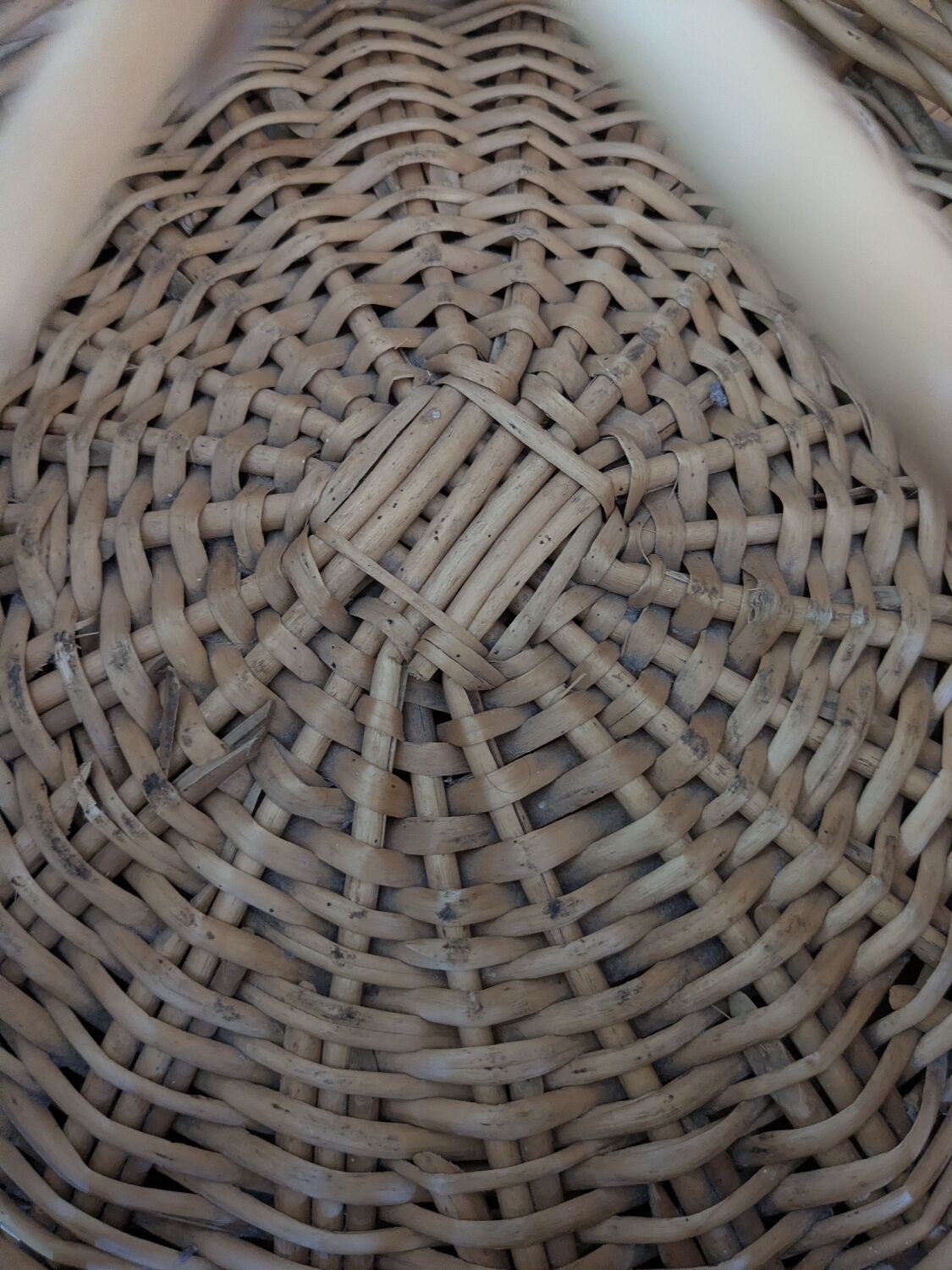 Wicker bottle basket
