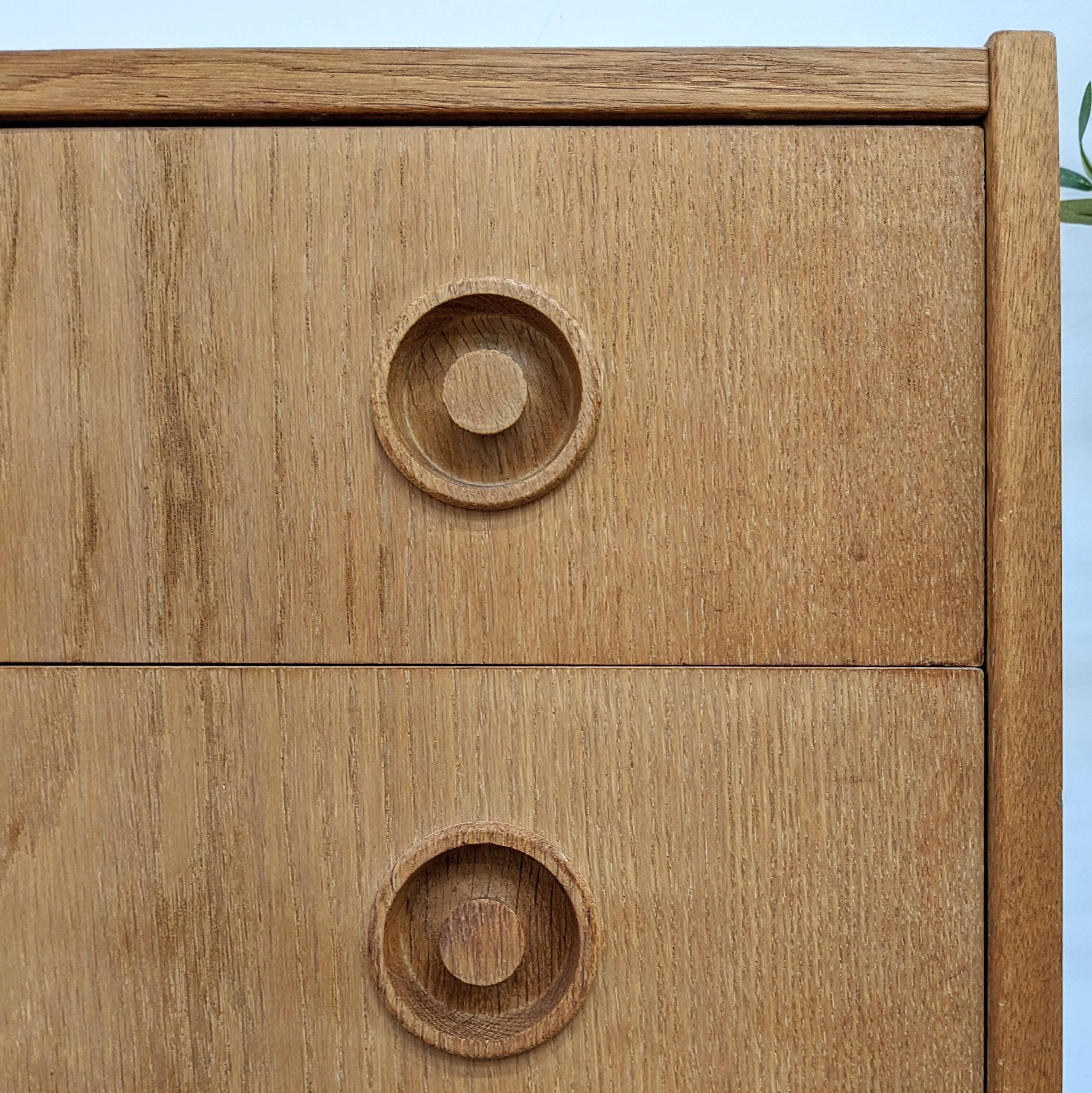 Oak chest of drawers