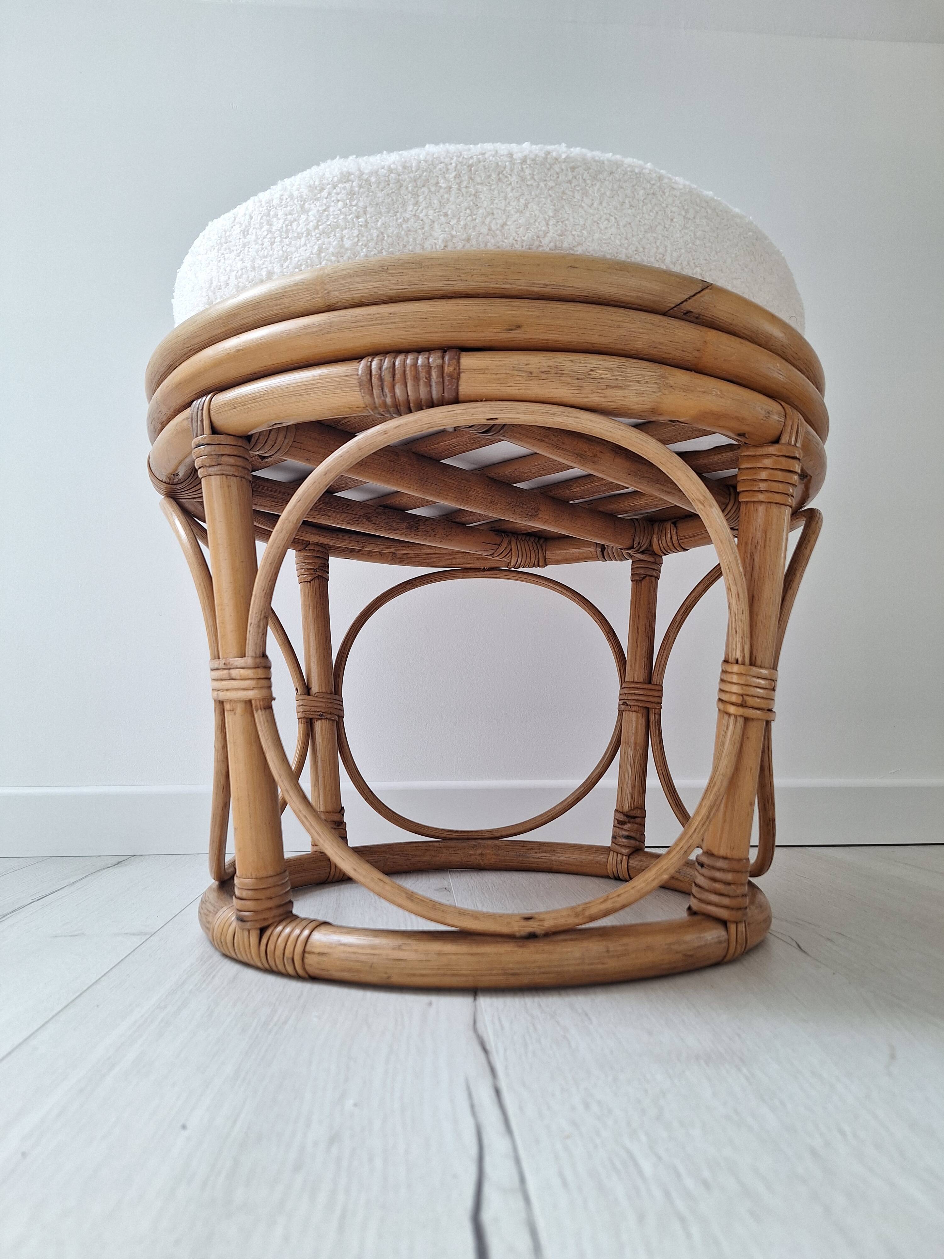 Pouf en rotin et tissu bouclette