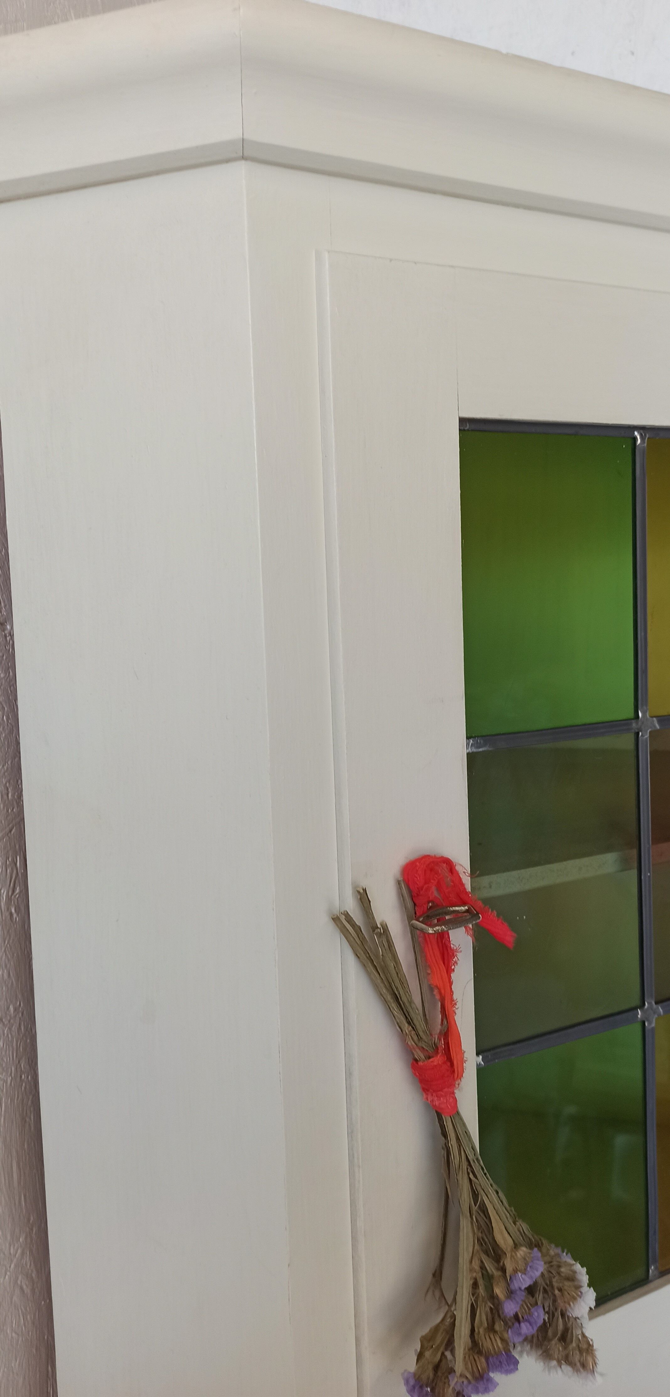 Armoire d’angle blanche Suède années 70