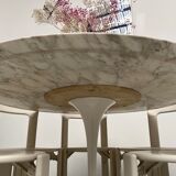 Florence Knoll round table, marble top and tulip base, circa 1960, Eero Saarinen