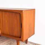Petit buffet danois Mid-Century en teck par H.P. Hansen, années 1950