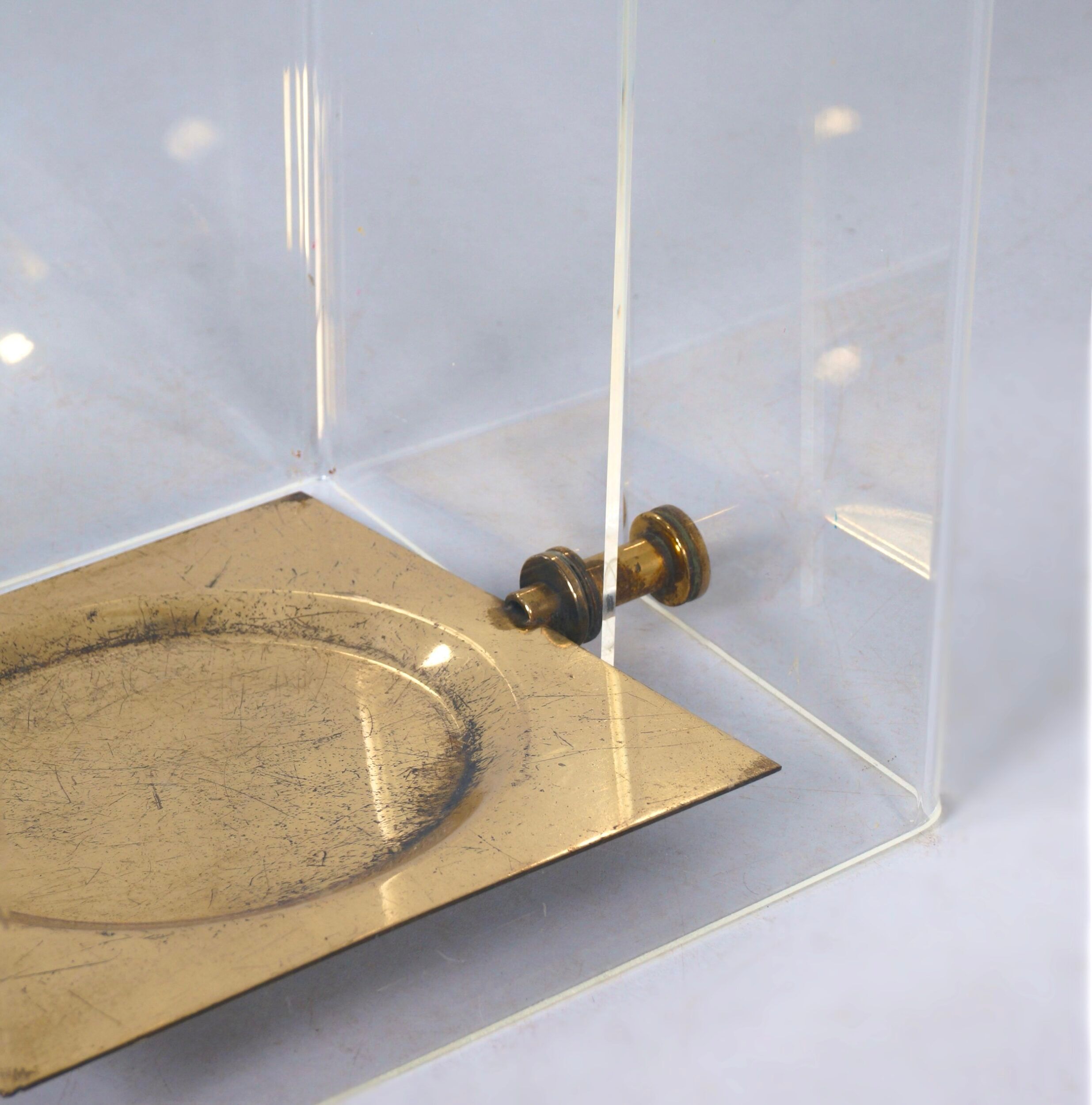 Hollywood Regency umbrella stand in acrylic and brass, 1980s – transparent design