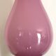 Vase vintage en opaline rose sur pied blanc 36,8 cm