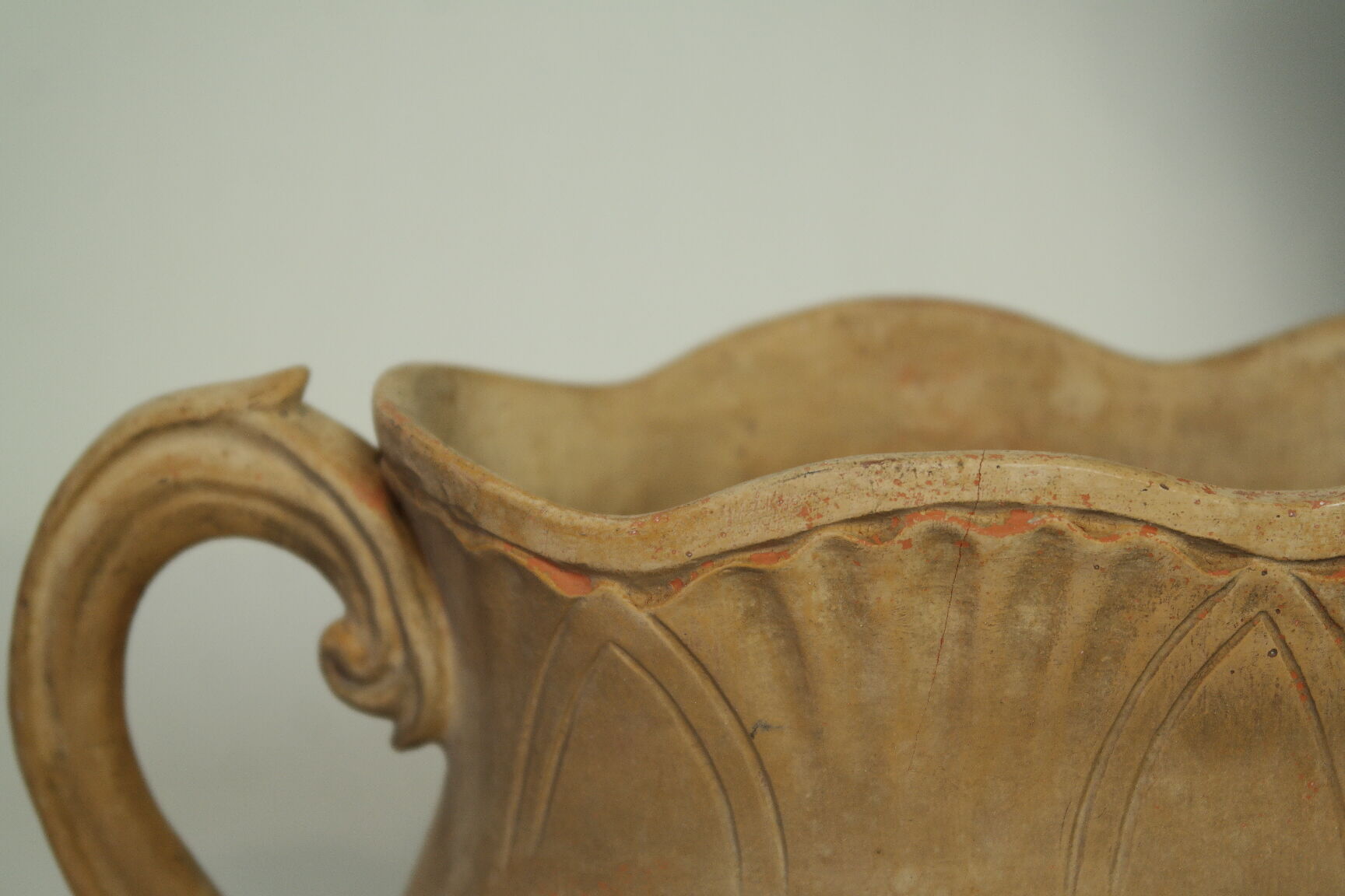 Art Nouveau jardinière with bas-reliefs in terracotta.