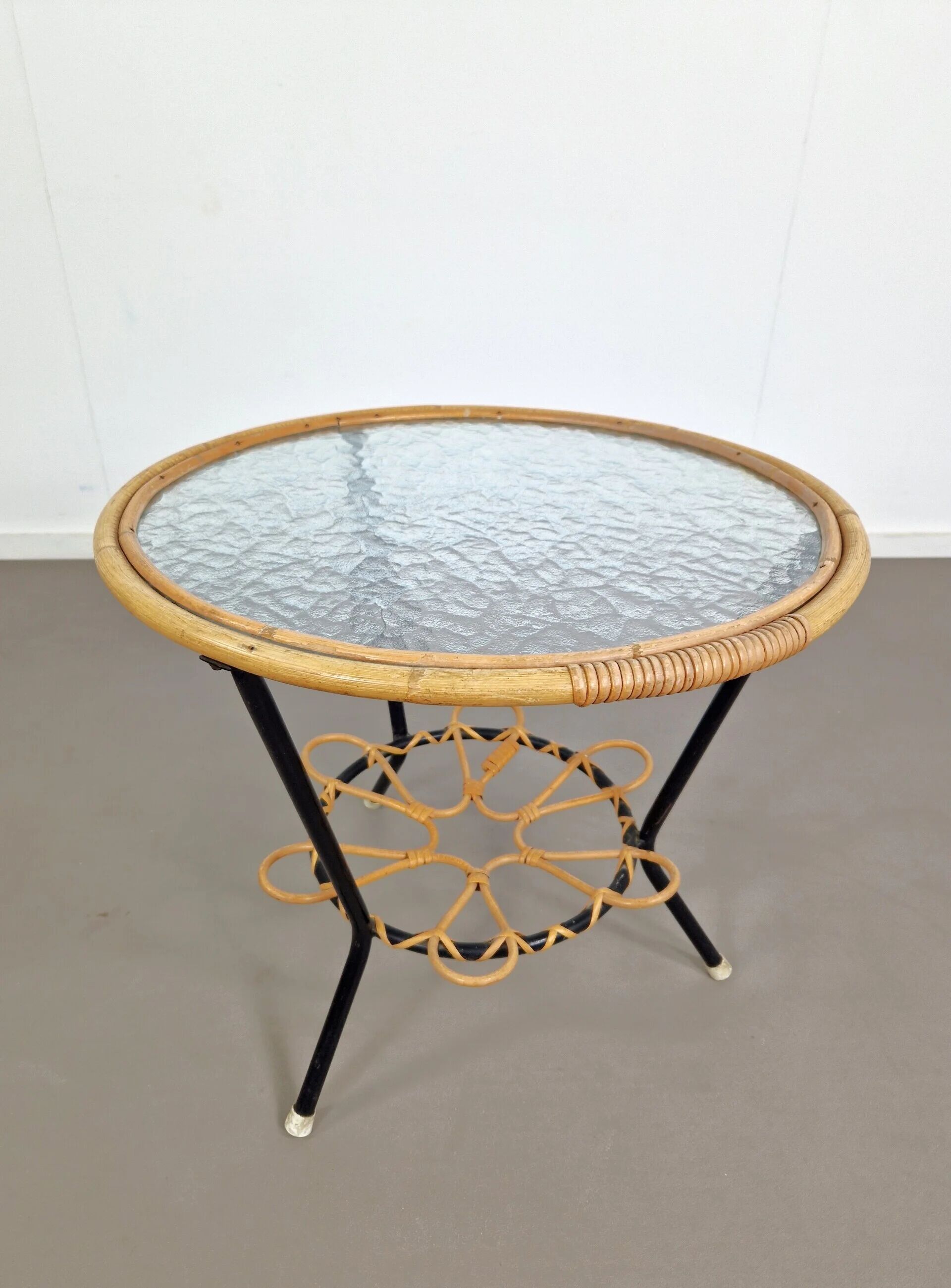 Rohé Noordwolde | Rattan side table