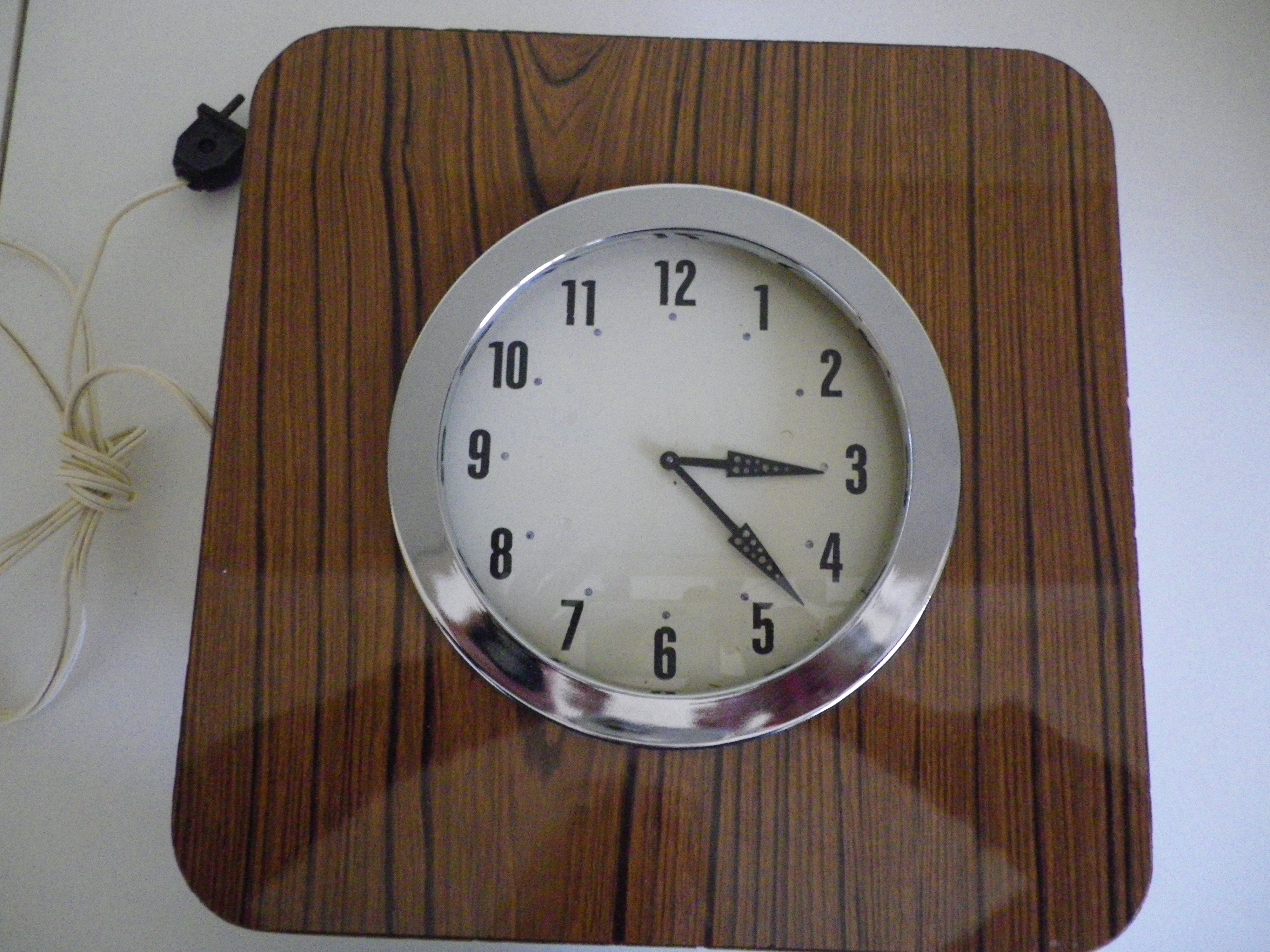 Electric wall clock in formica - 1950s