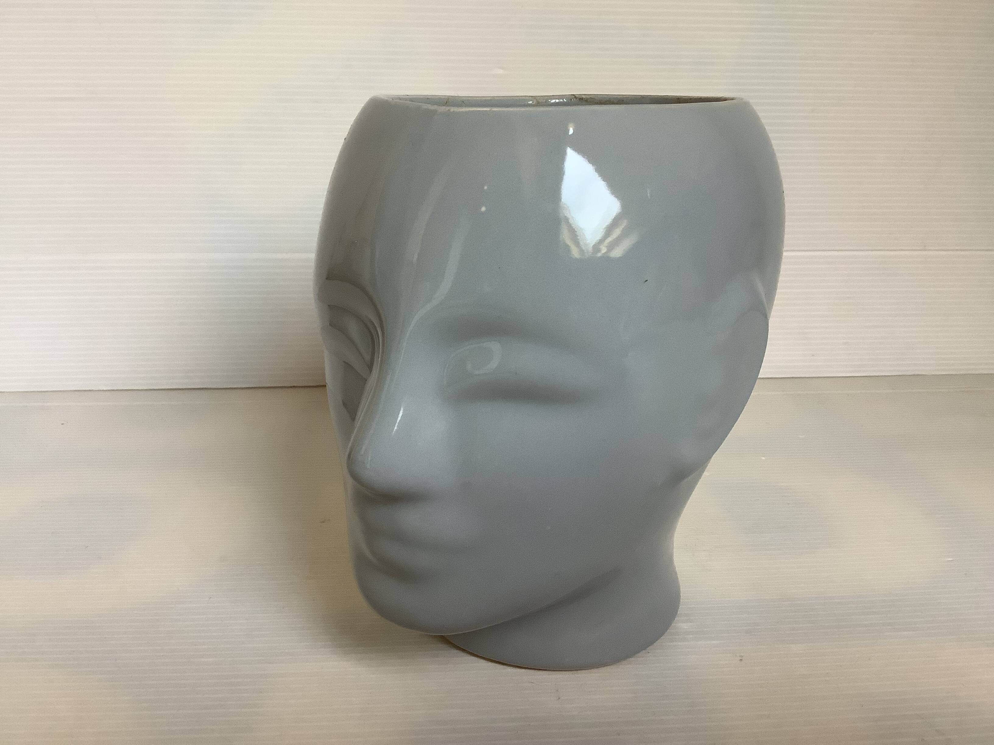 Grey head pot cover