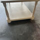 Table basse vintage crème rosé à double plateau et verre