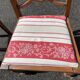 Paire de chaises anciennes bois noyer rosace coussin rayé rouge