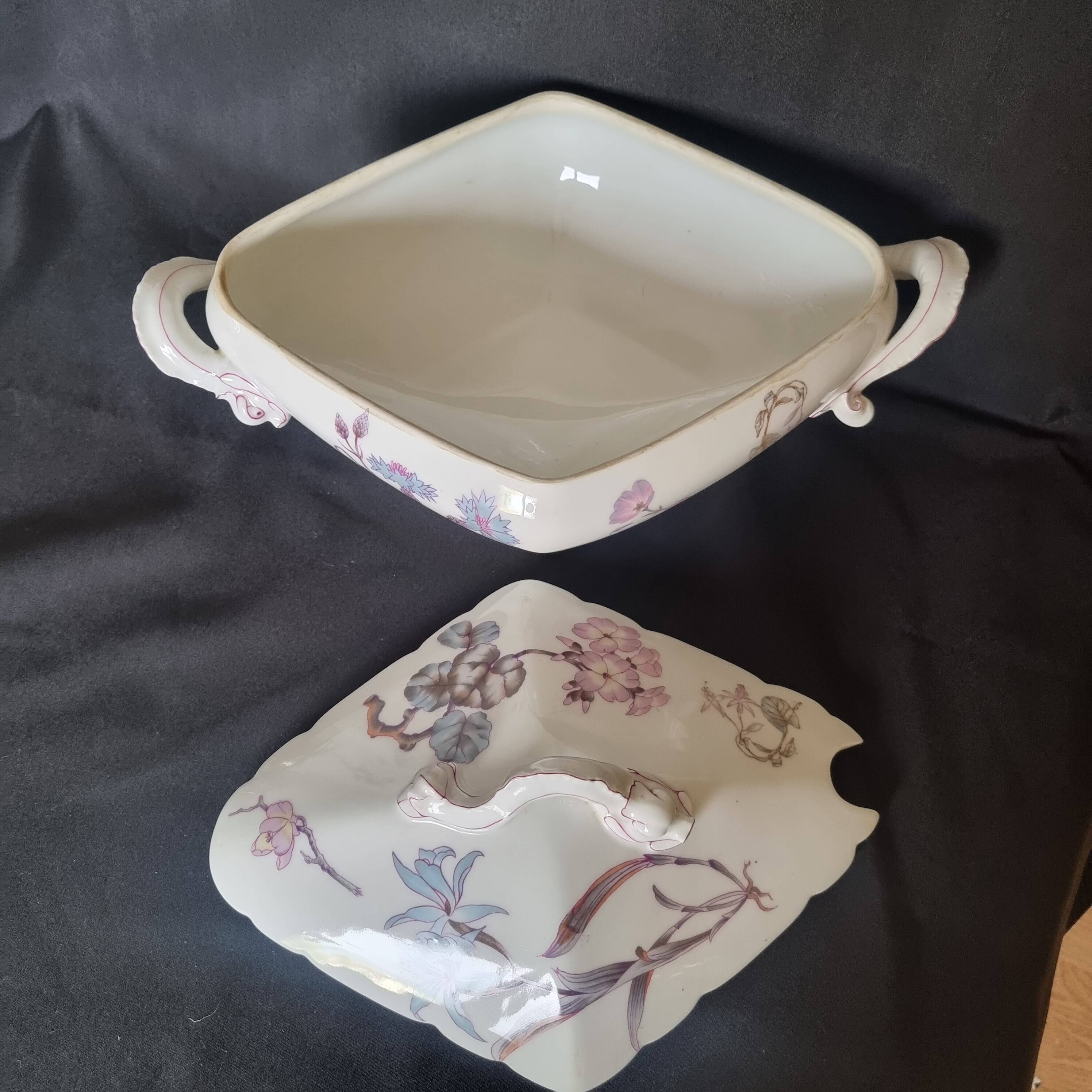 Antique porcelain tureen "Vieux Paris", 19th century, with shaped handles