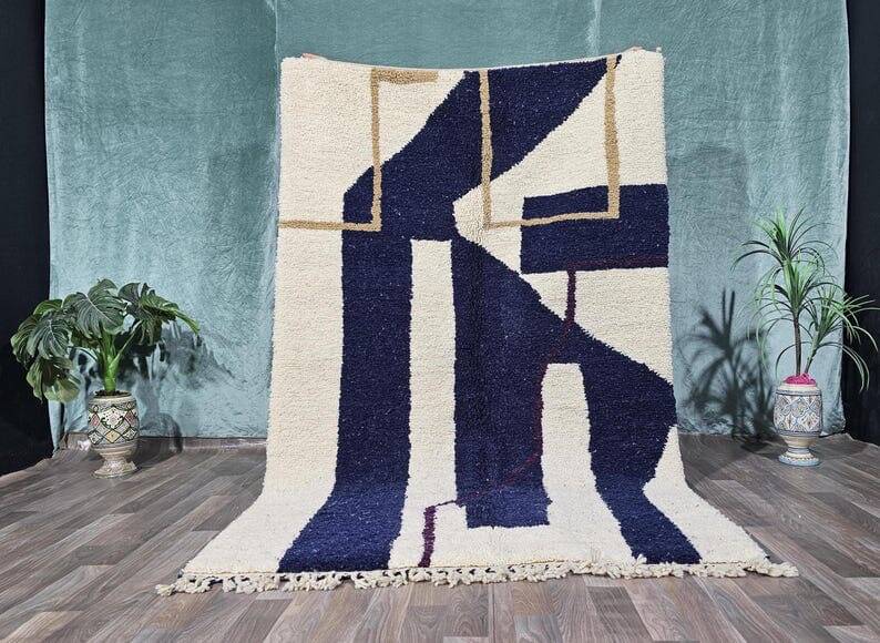 Handmade traditional Moroccan Berber rug size 150 x 250 cm