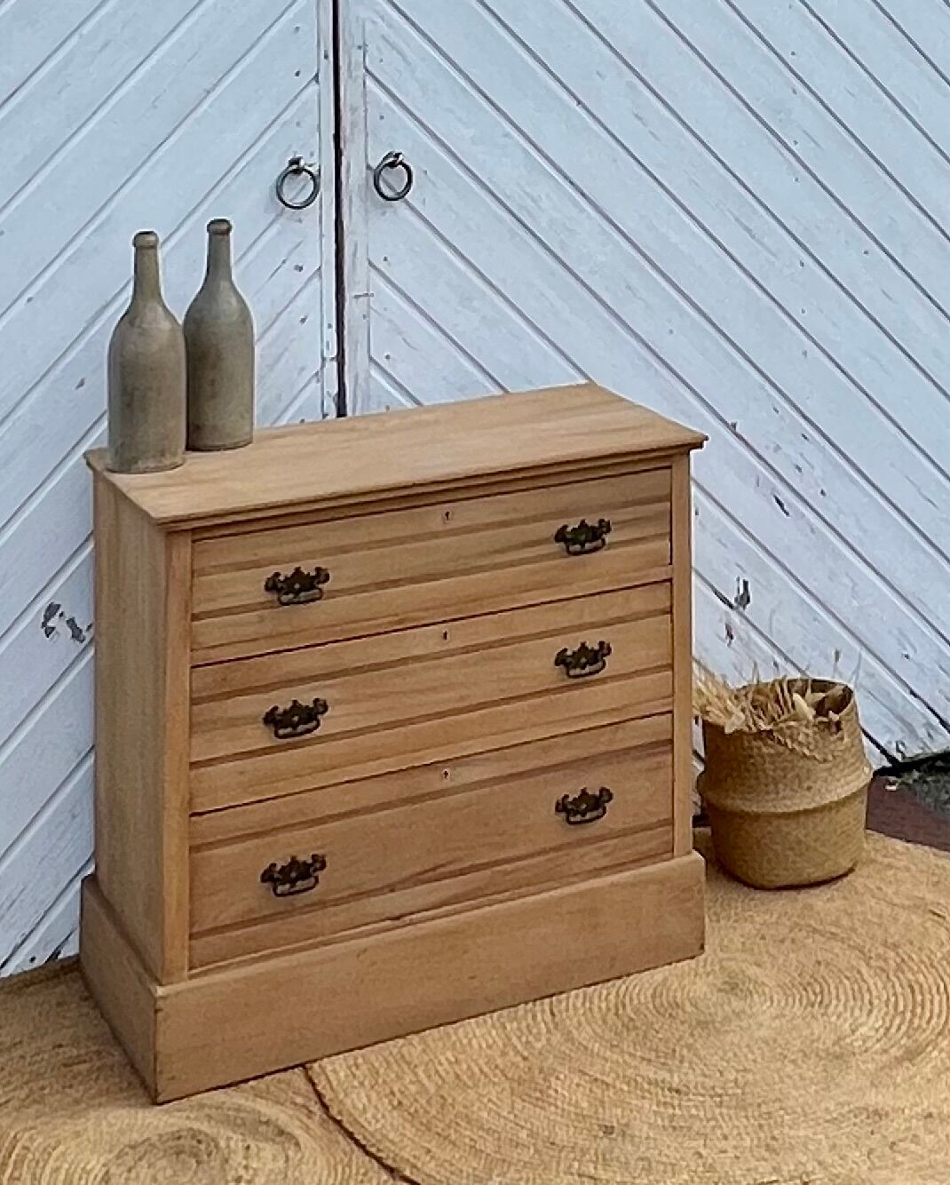 Antique chest of drawers in raw solid wood with 3 drawers