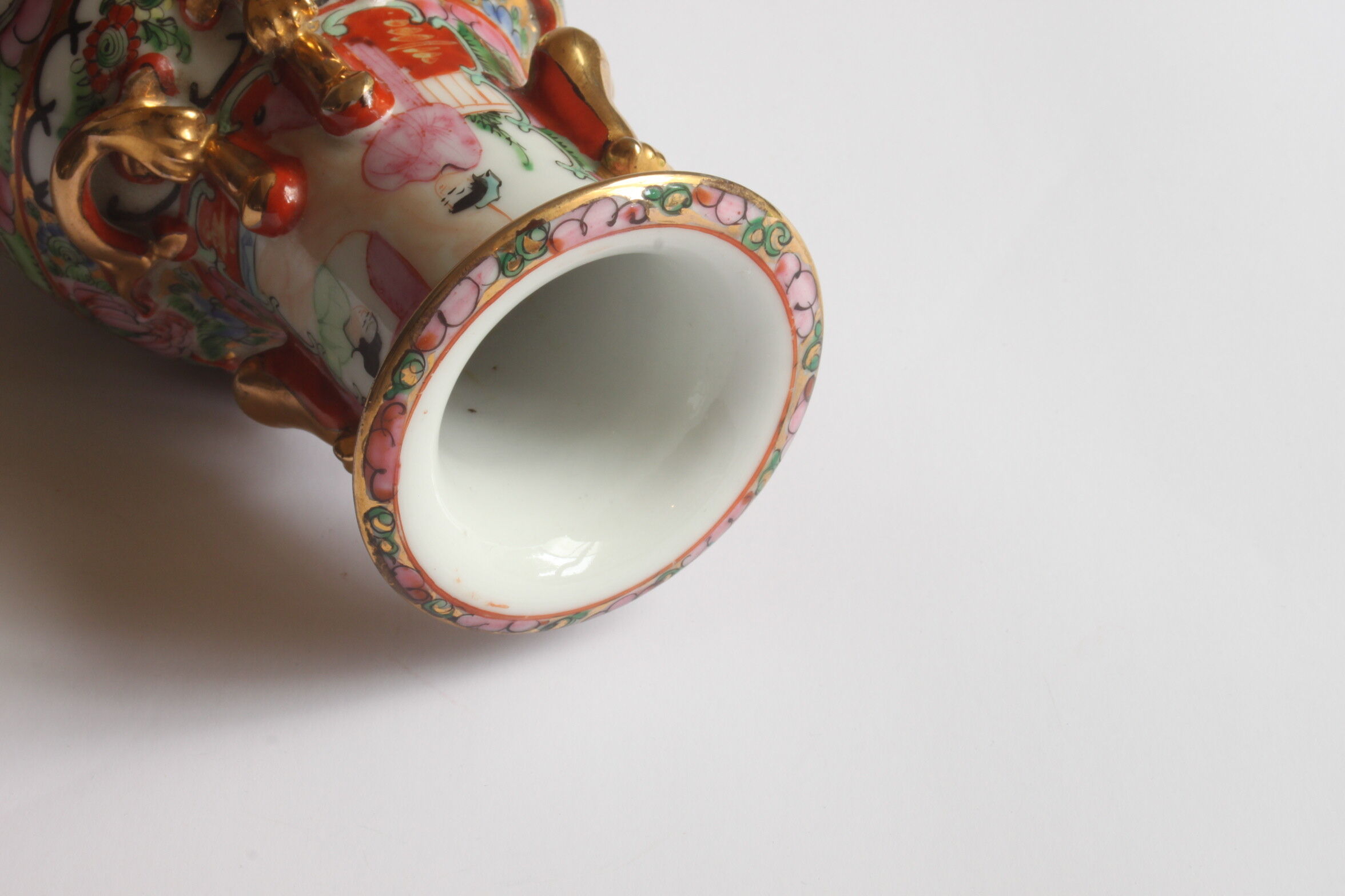 Chinese Canton rose medallion vase, 19th century