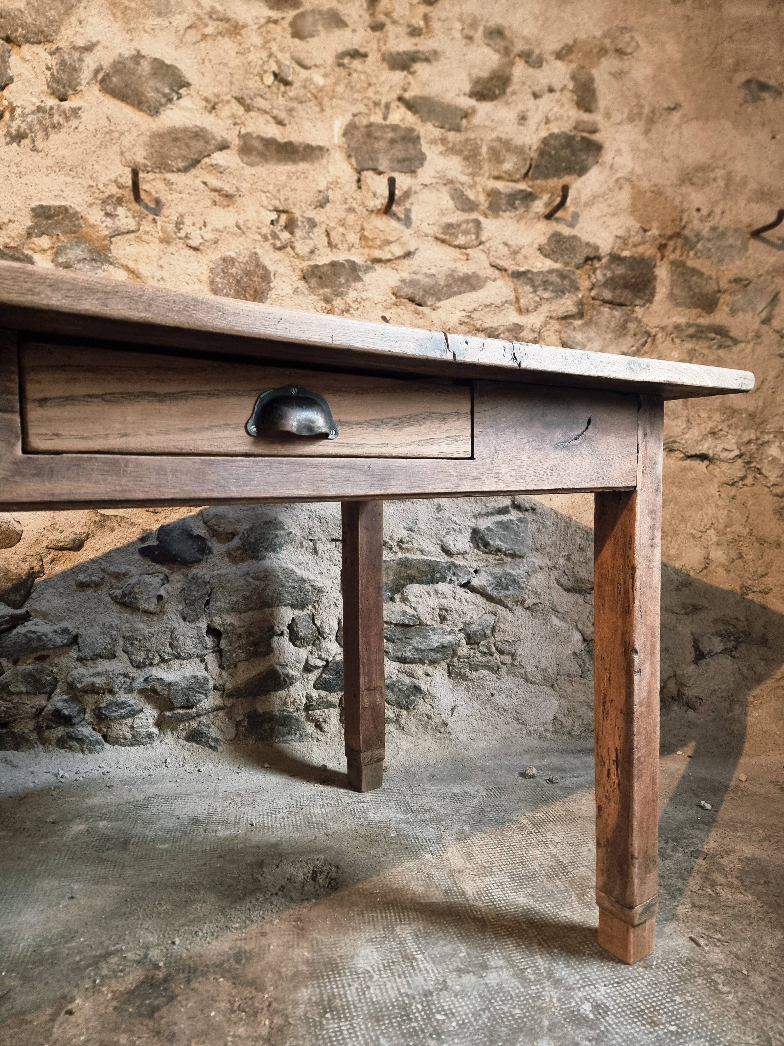 Table de ferme française ancienne en chêne avec deux tiroirs — XIXe siècle