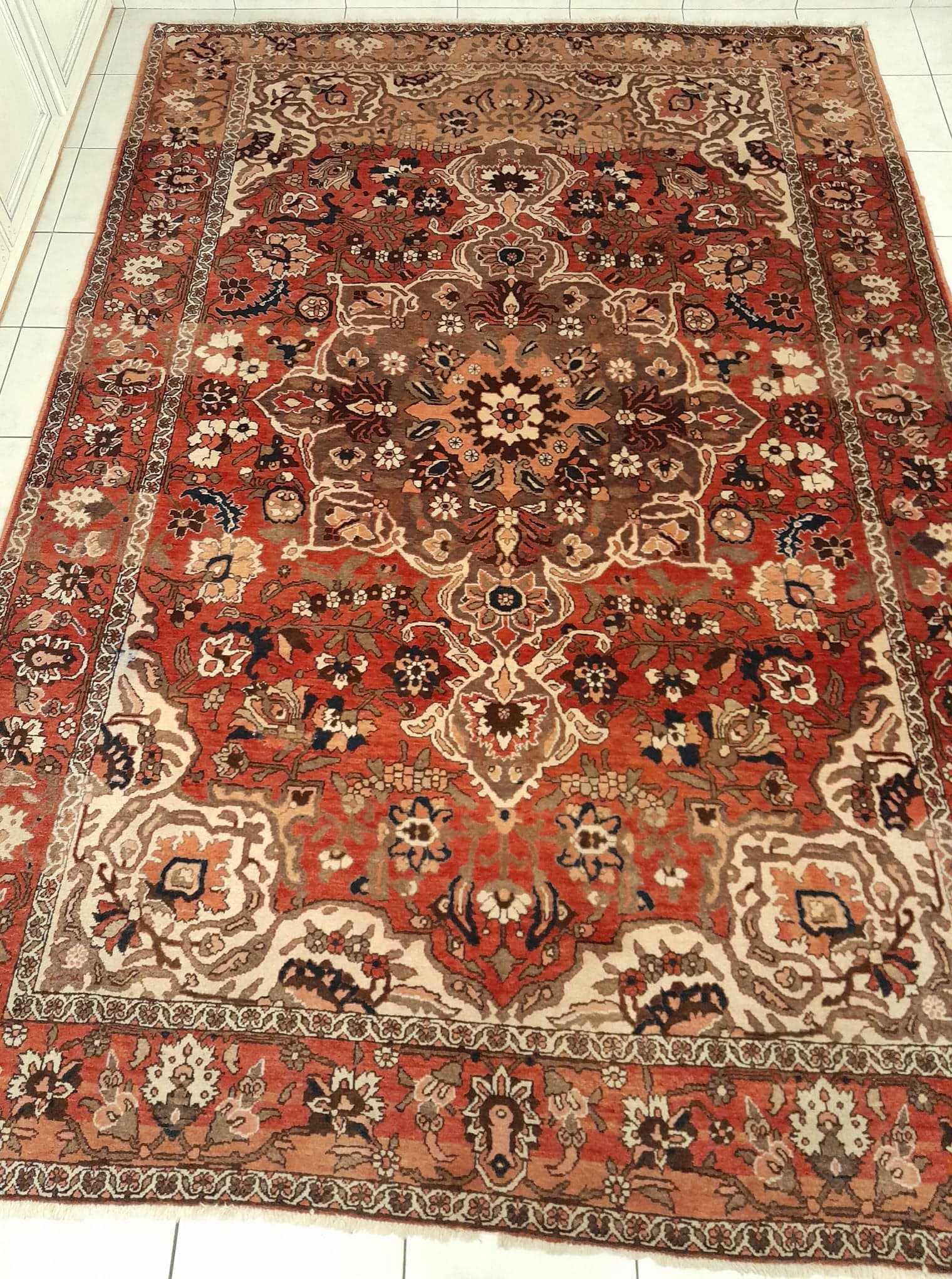 Handmade Persian Bachtiar rug 306x213