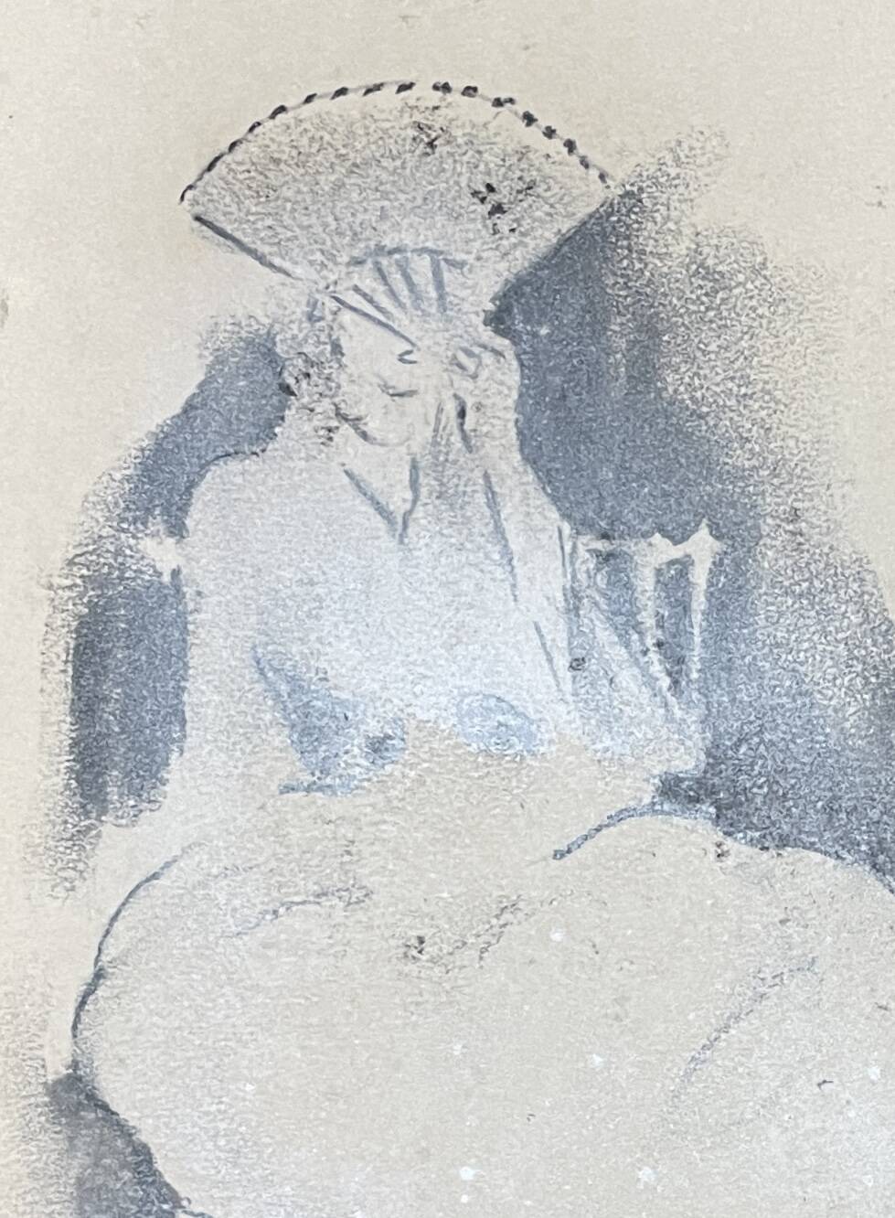 Tableau signé fusain « femme à l’éventail »