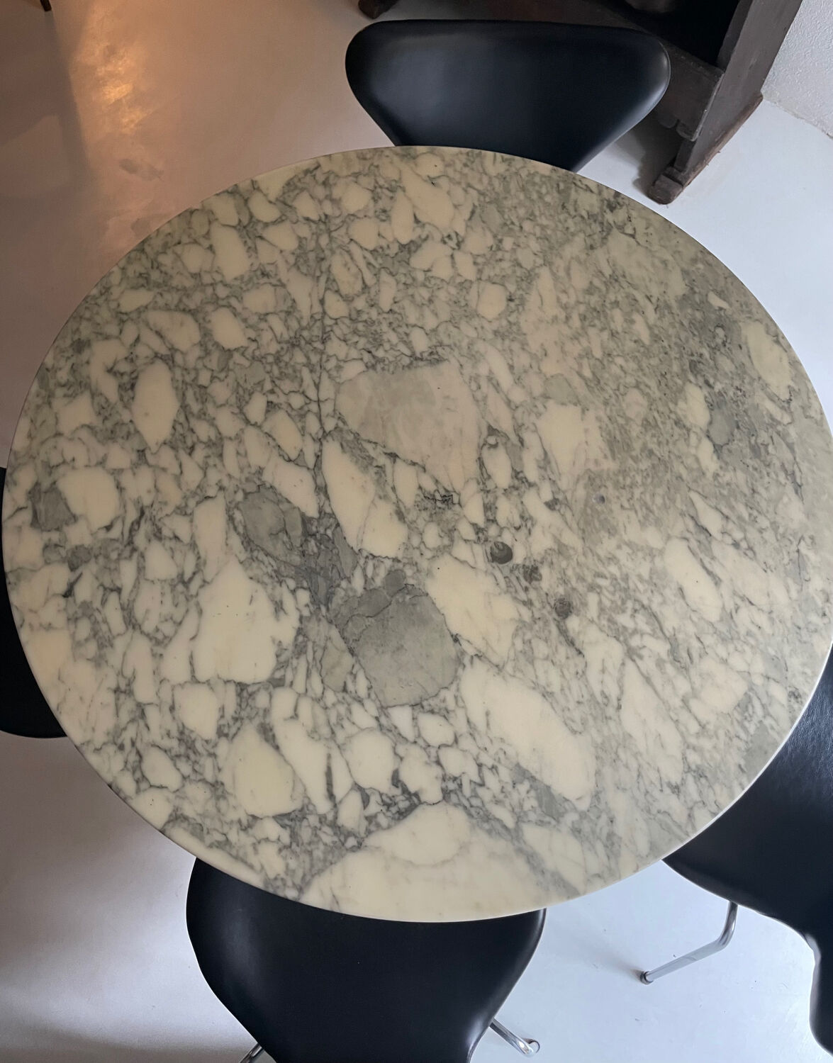 Marble Tulip Dining Table by Eero Saarinen for Knoll