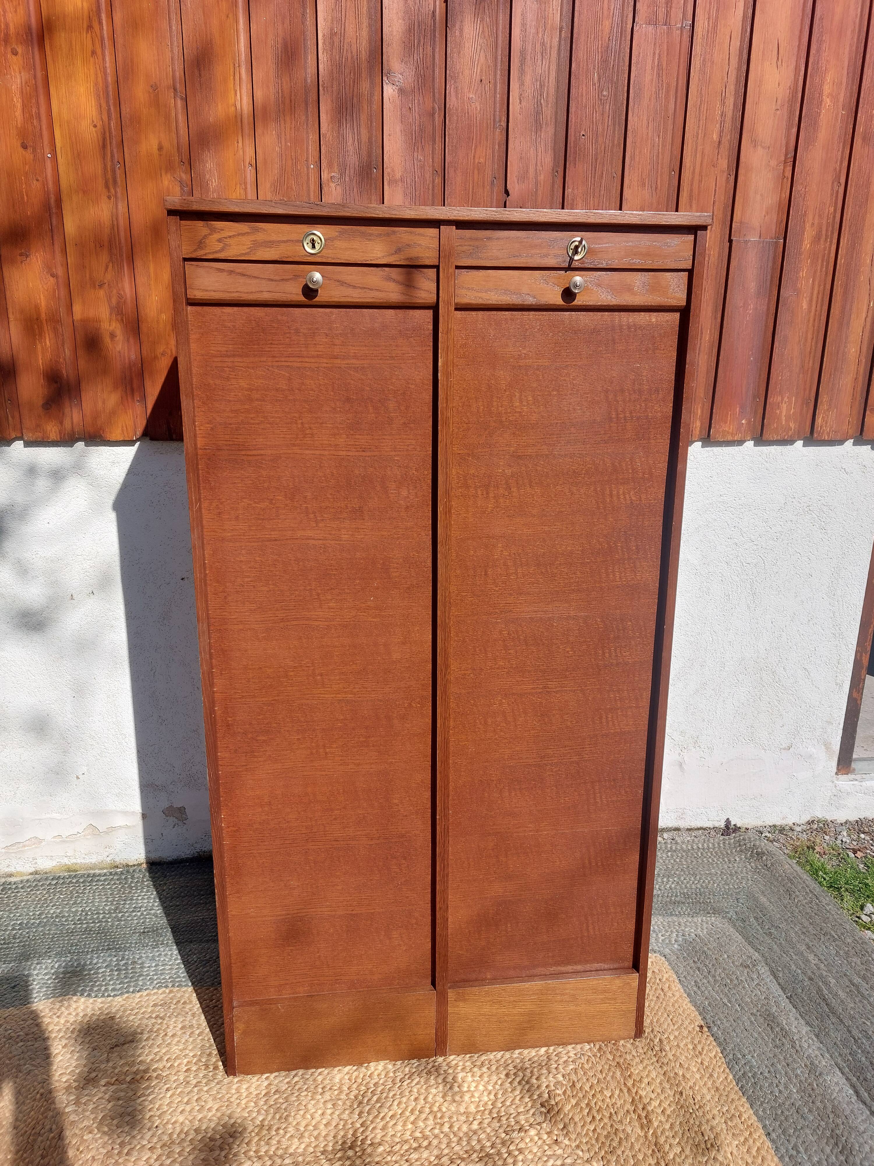 Double curtain filing cabinet