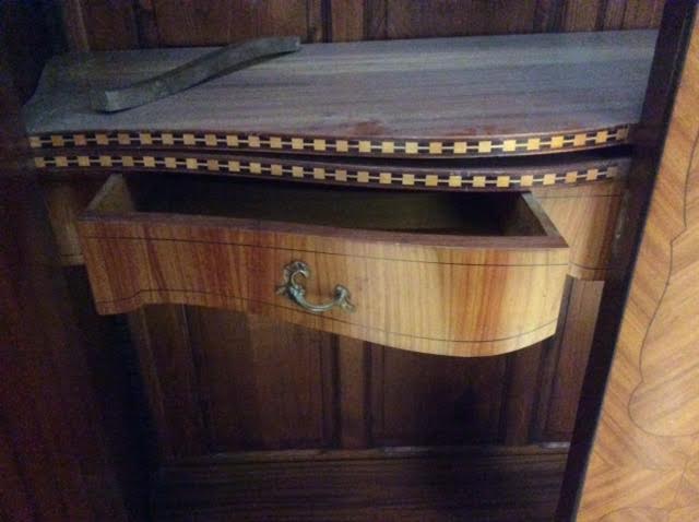 Armoire 2 portes avec marqueterie