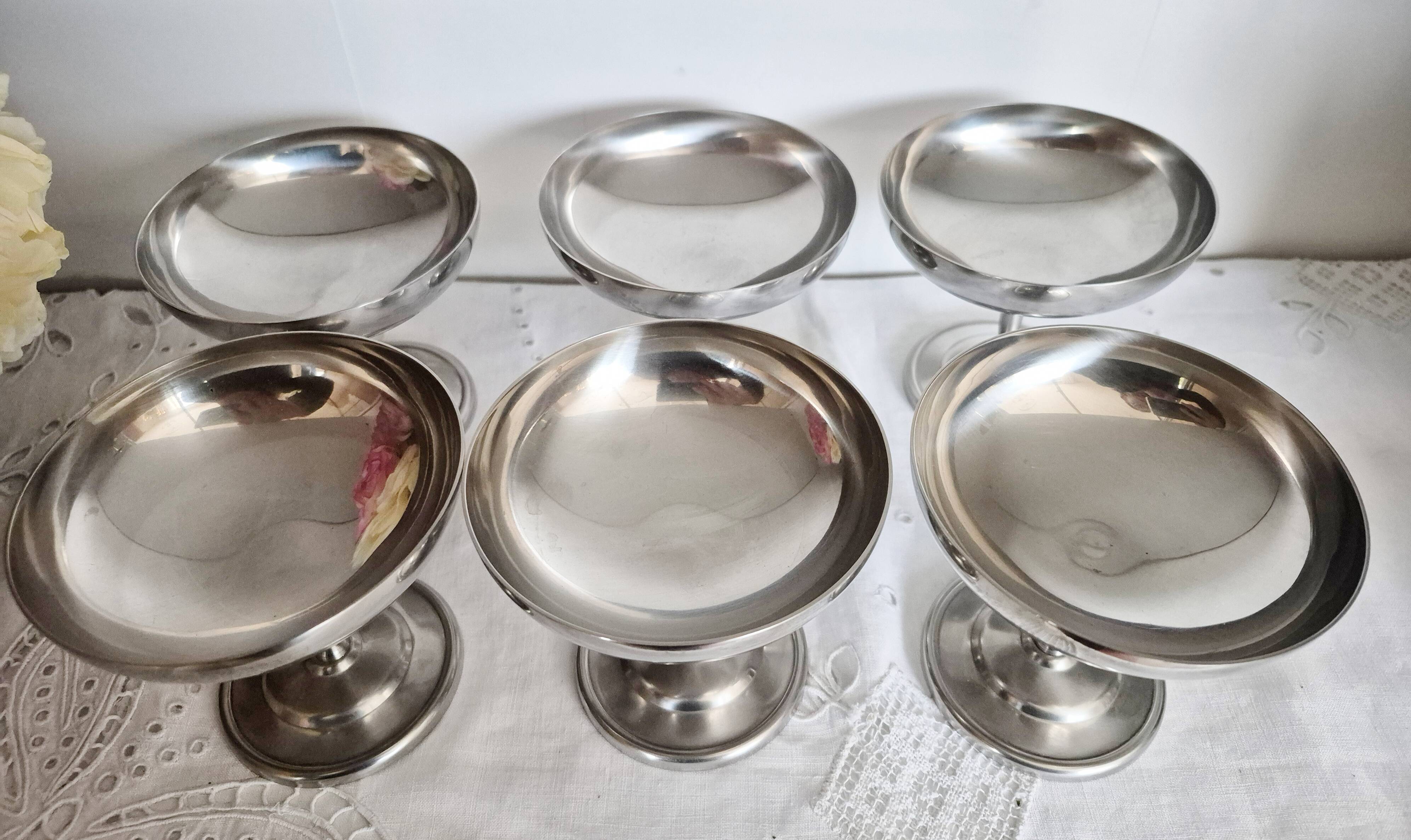 Set of 6 vintage footed ice cream bowls, made of 18/10 stainless steel.