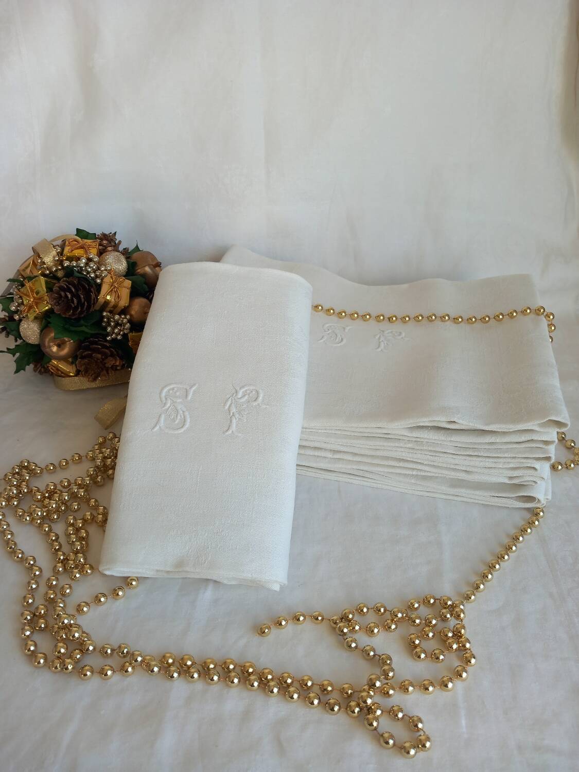 12 antique damask monogrammed napkins, 19th century