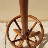 Coat rack roting parrot