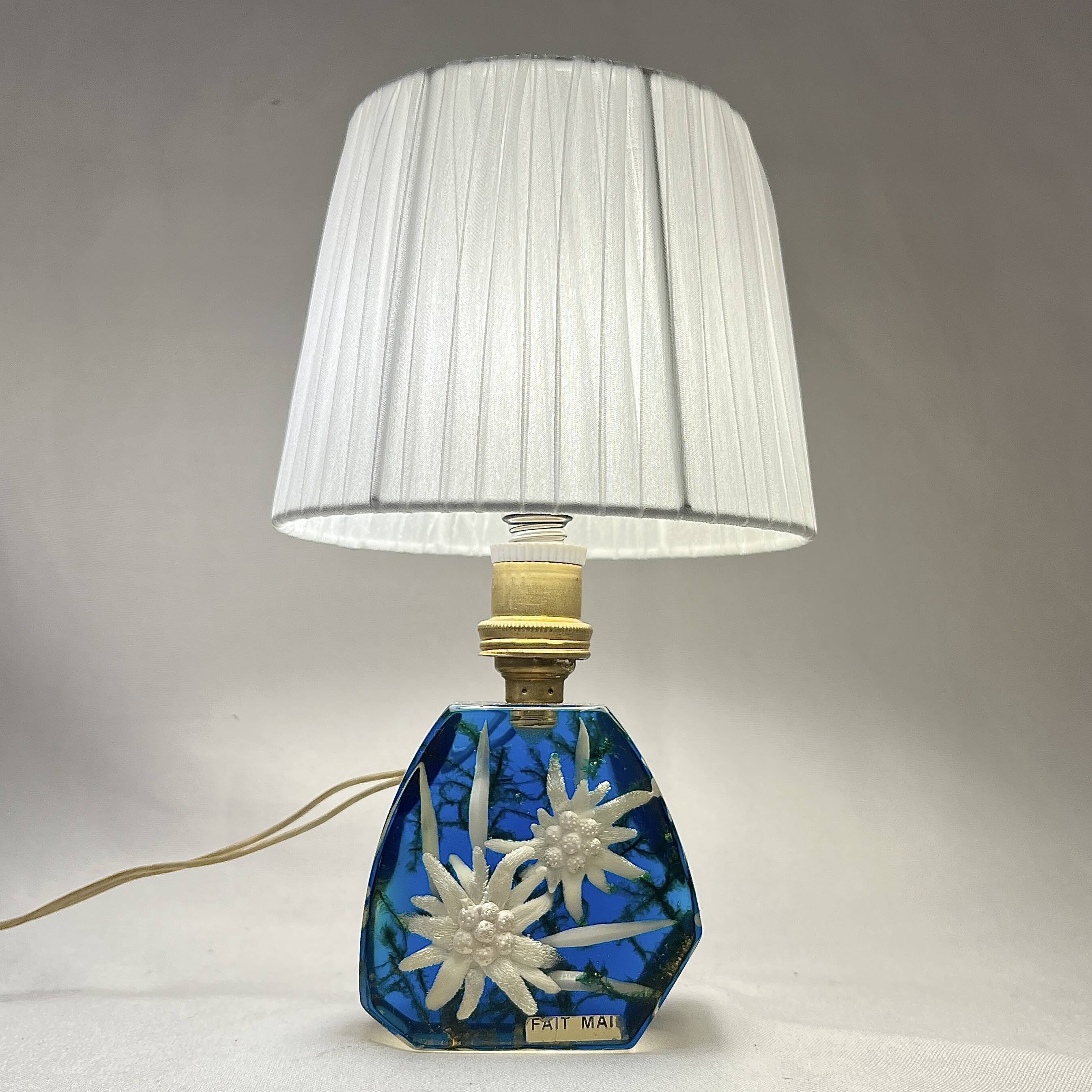 Lampe en résine inclusion de fleurs Edelweiss, 1960