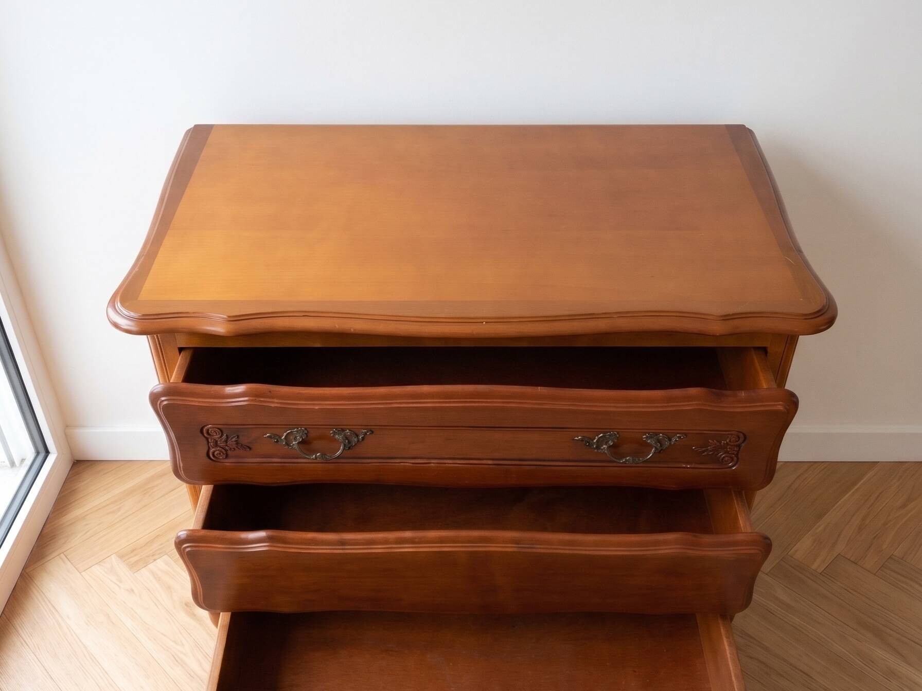 Louis XV commode in wood with 3 drawers