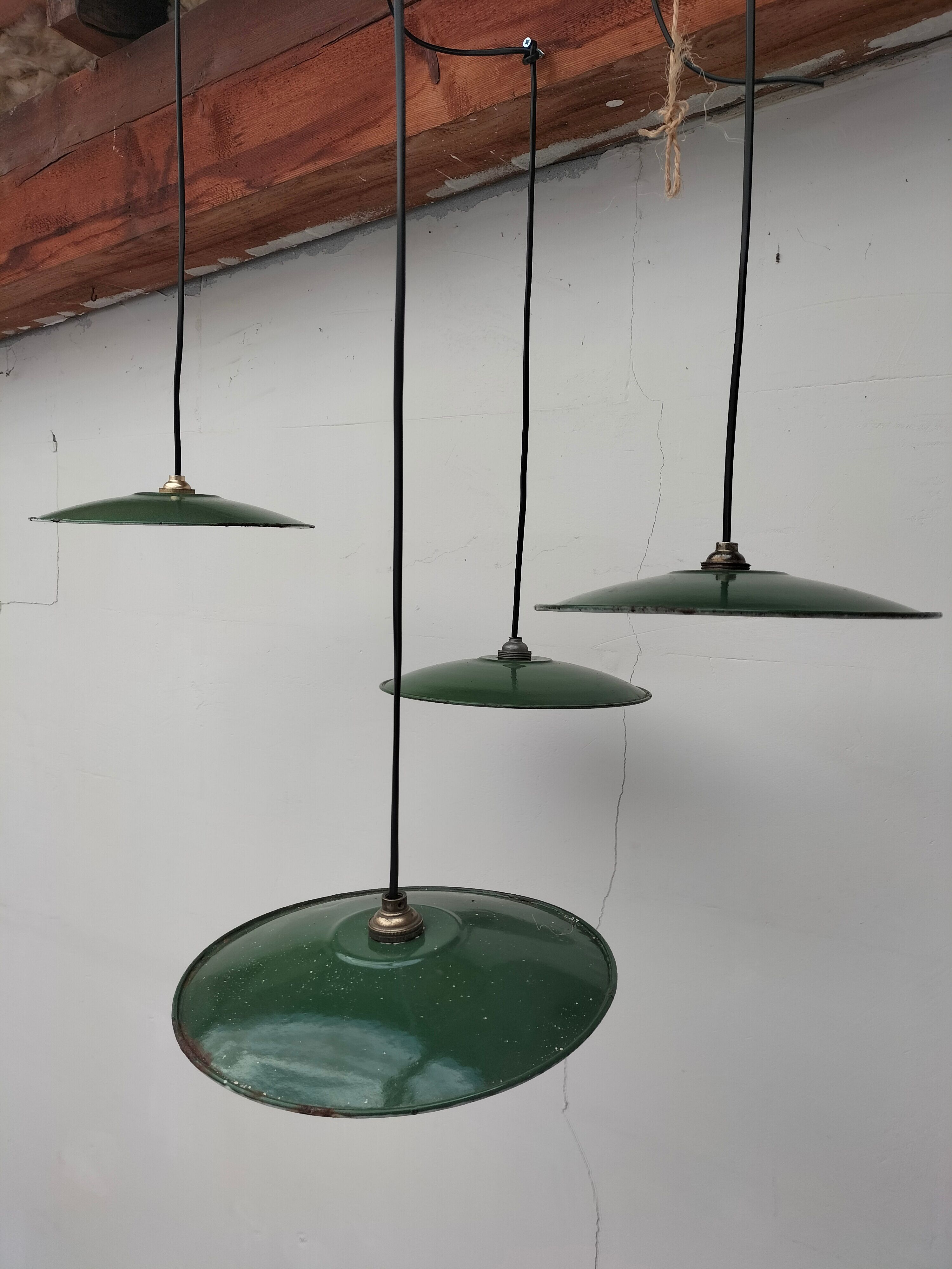 4 hanging lamps