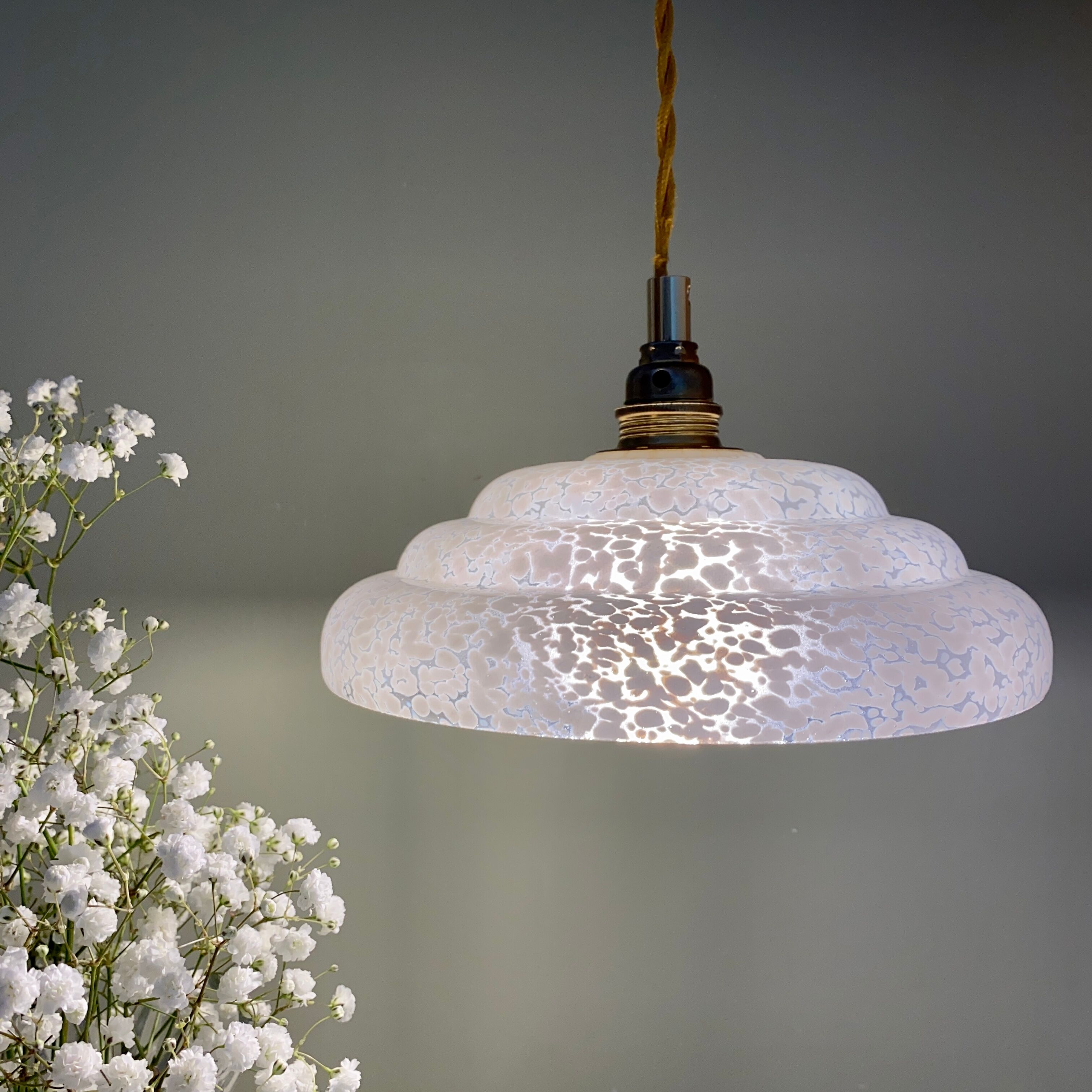 Suspension vintage lampshade in white Clichy glass