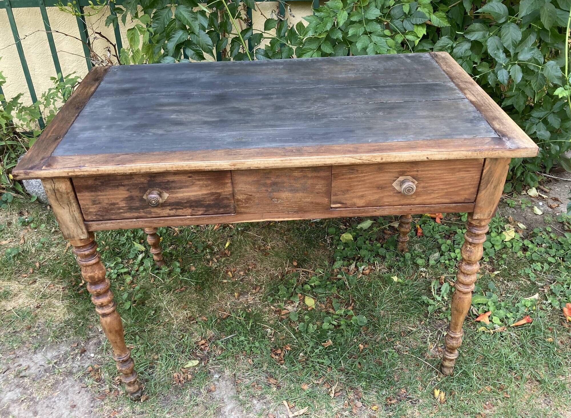 Small antique desk - beautiful patina - 99 x 60