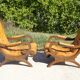 Fauteuils en bois et cuir capitonné, les 2