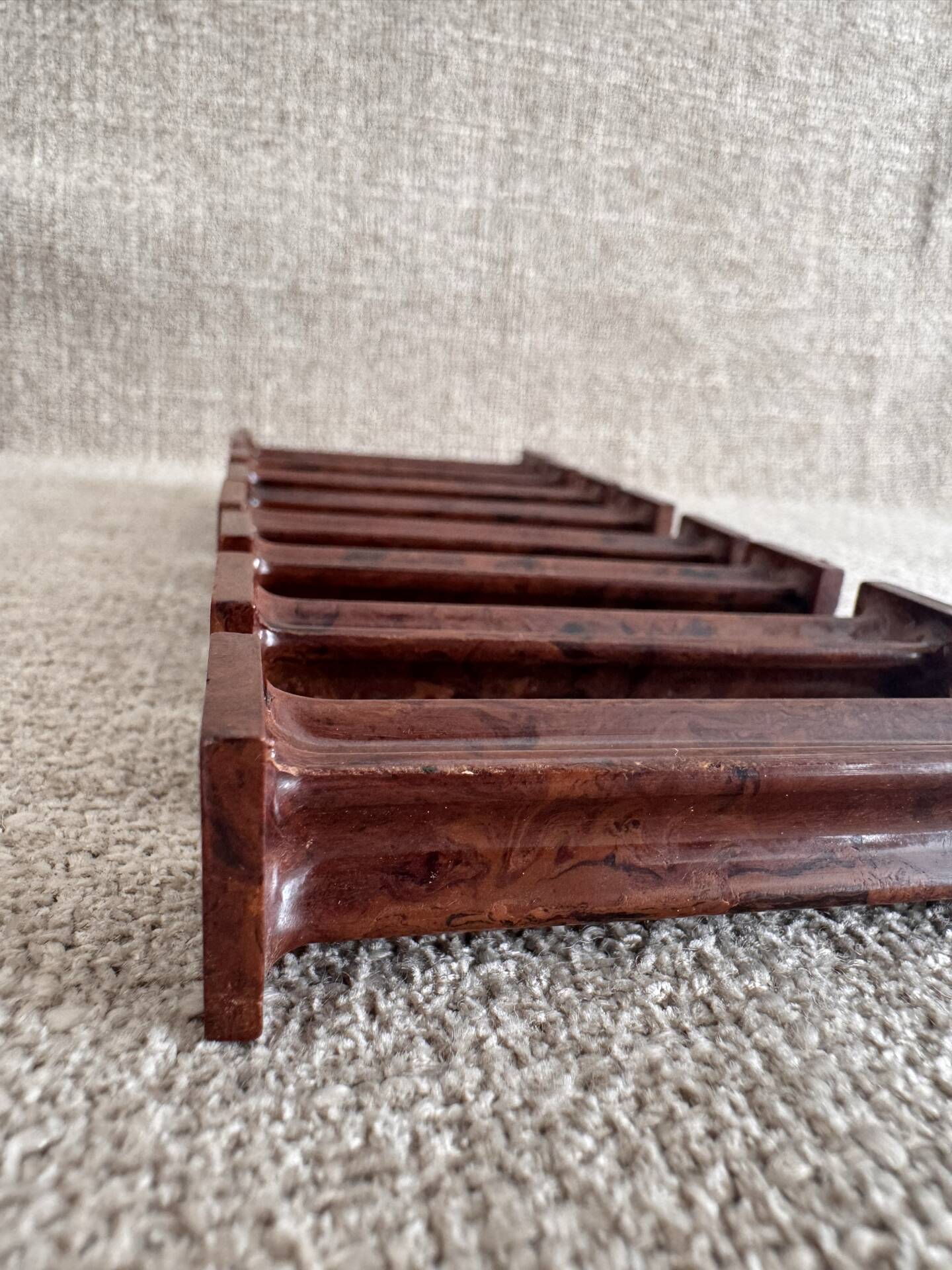 Set of 8 Bakelite knife rests with mahogany effect Art Deco