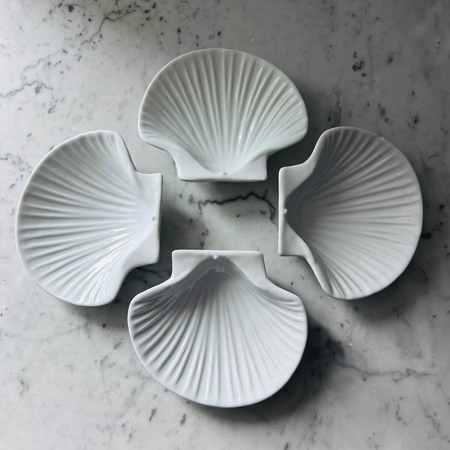 Set of 4 shell-shaped bowls