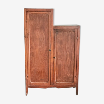 Armoire parisienne asymétrique