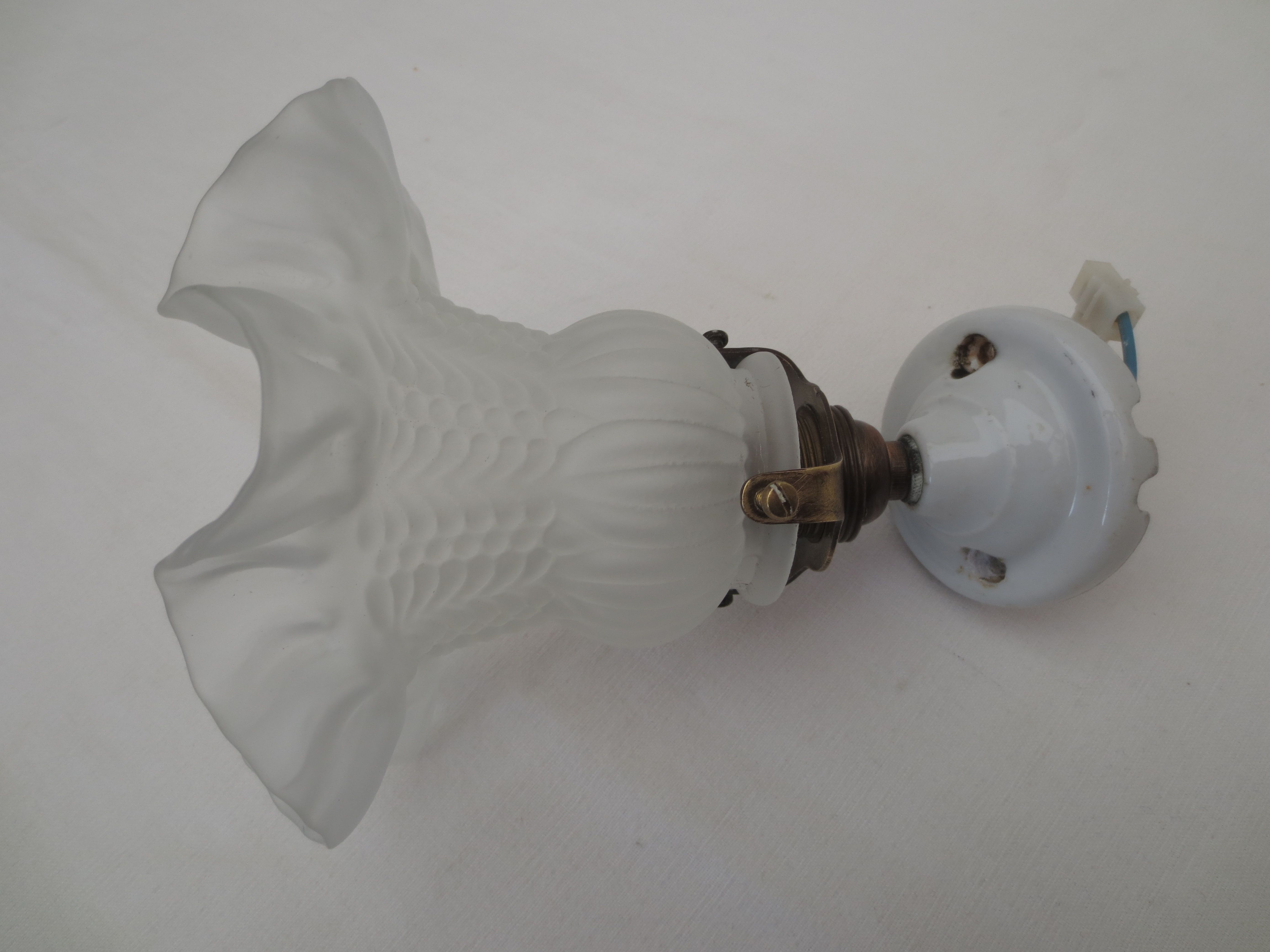 Oblique wall lamp at 45 ° porcelain tulip frosted glass