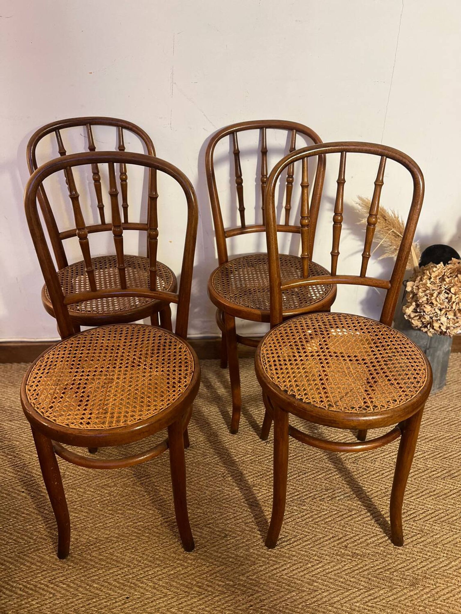 Set of 4 vintage Fischel bistro chairs in curved wood and cane