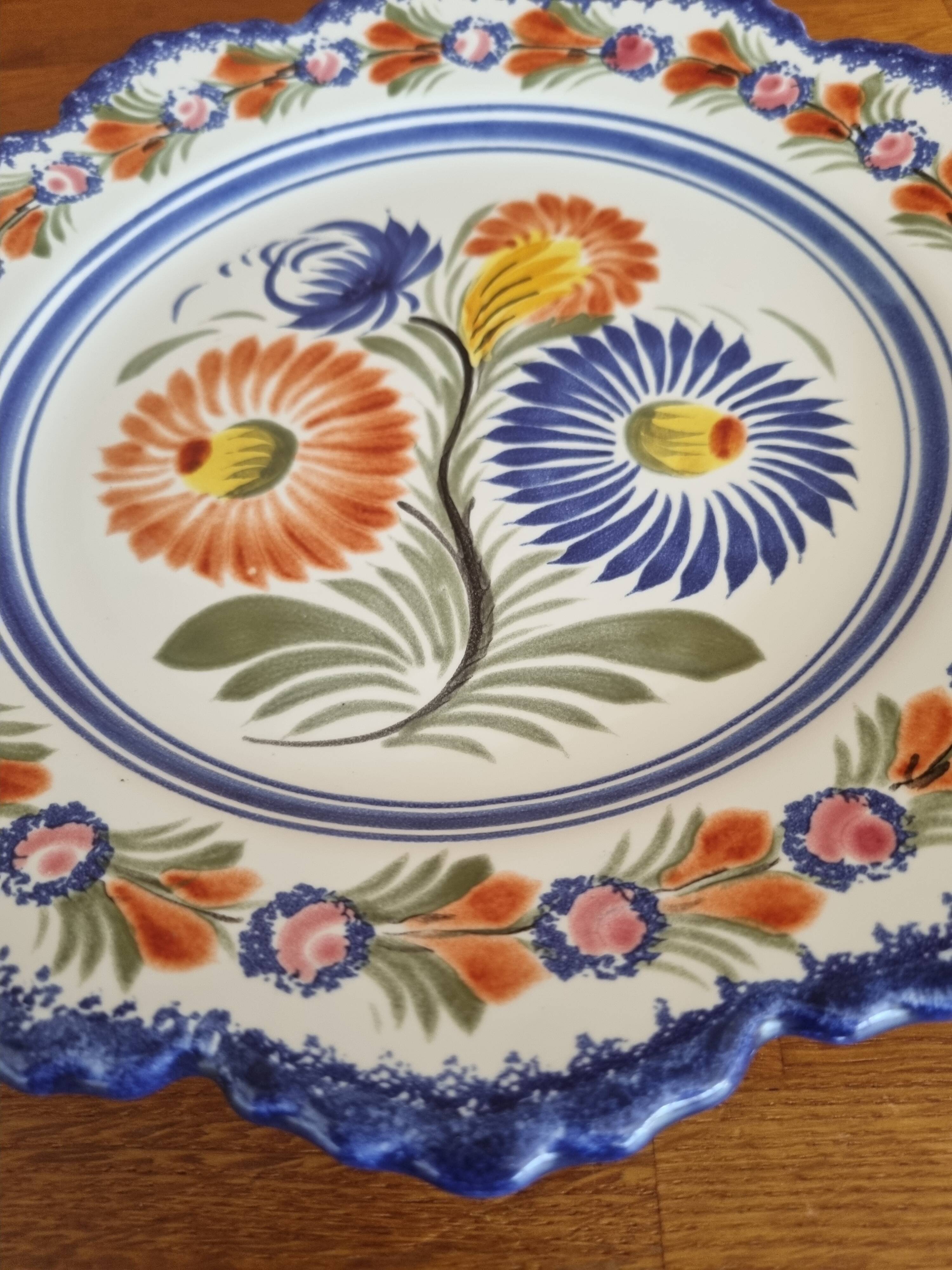 Decorative plate in Breton faience Henriot Quimper