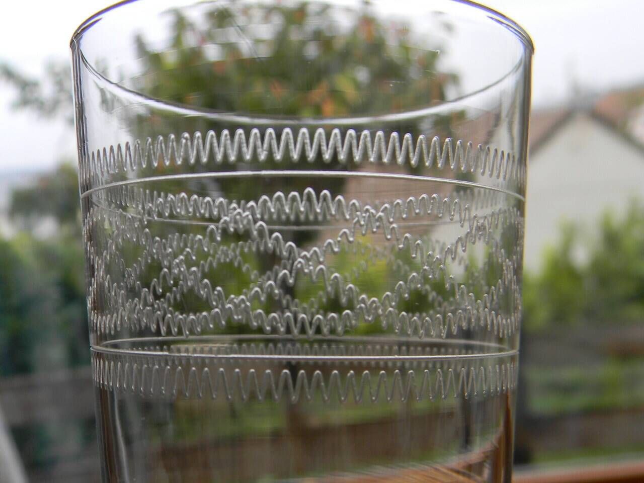 Set of 6 antique crystal champagne flutes. Engraved frieze.