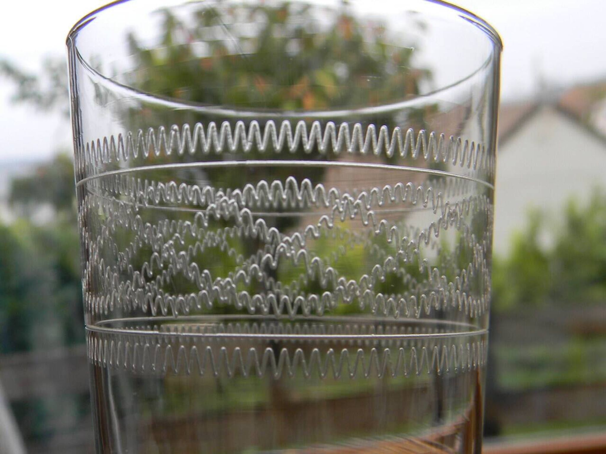 Set of 6 antique crystal champagne flutes. Engraved frieze.